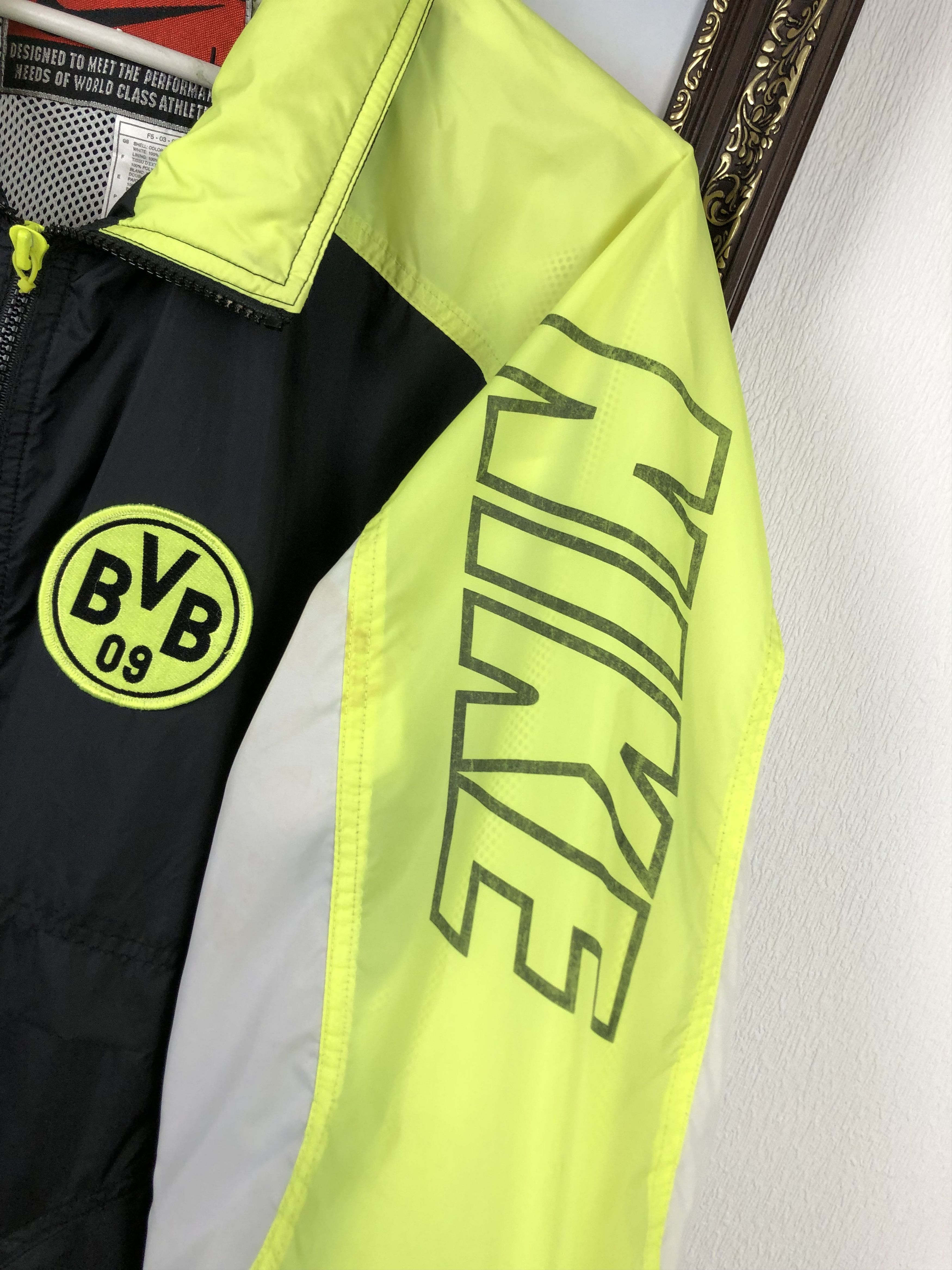 Nike Vintage Borussia Dortmund Football Jacket Soccer Windbreaker Size US L / EU 52-54 / 3 - 7 Thumbnail