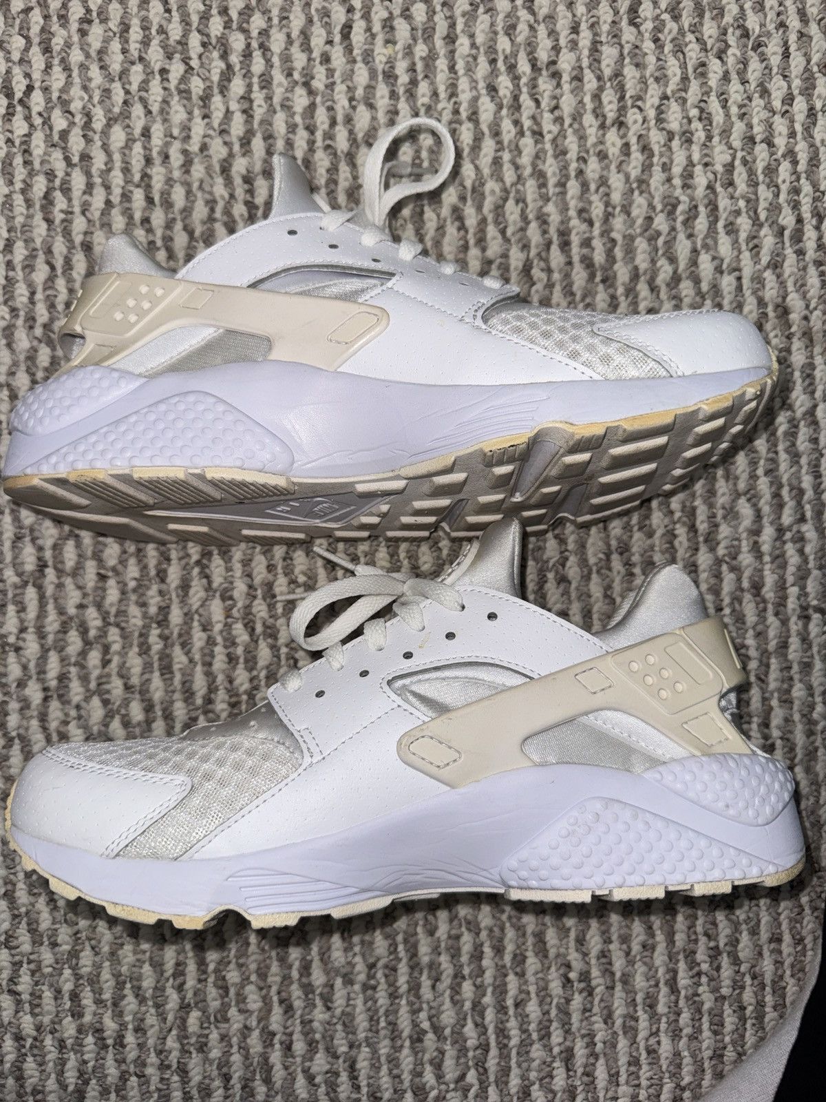 Nike Nike Air Huarache “White / Pure Platinum” (318429-111)10.5 Size US 10.5 / EU 43-44 - 2 Thumbnail