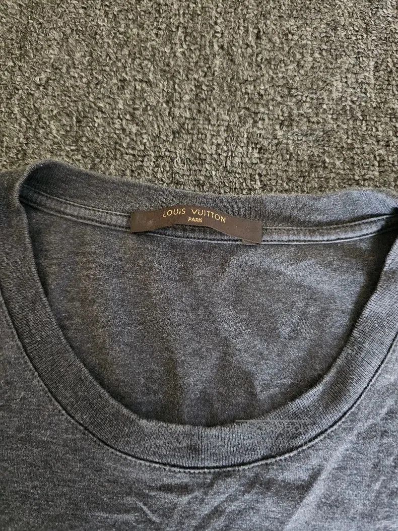 Louis Vuitton Louis Vuitton Men's Gray Short Sleeve T. Size US M / EU 48-50 / 2 - 3 Thumbnail