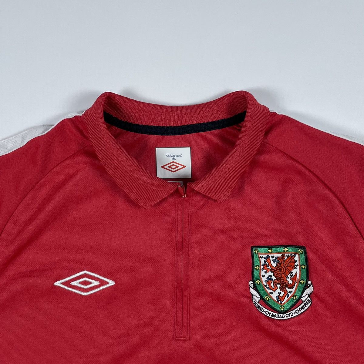 Umbro Umbro Wales FC Home Soccer Jersey Size US L / EU 52-54 / 3 - 5 Thumbnail