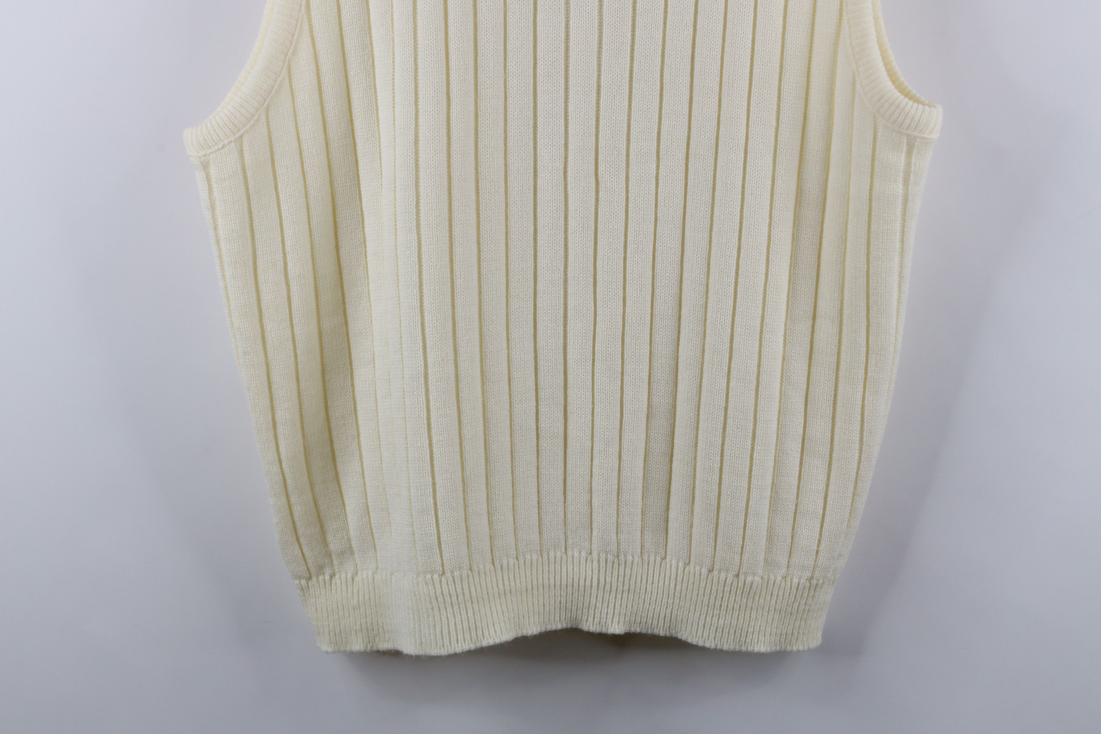 Vintage Vintage 70s Streetwear Knit V-Neck Sweater Vest Cream USA Size US L / EU 52-54 / 3 - 8 Thumbnail