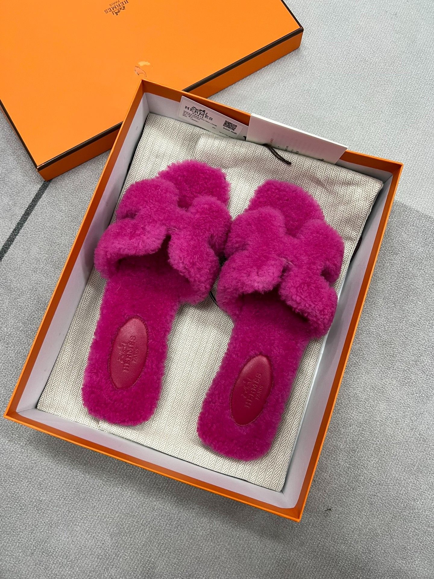 Hermes Hermes Pink Furry Teddy Slippers Size US 4.5 / IT 34.5 - 1 Thumbnail
