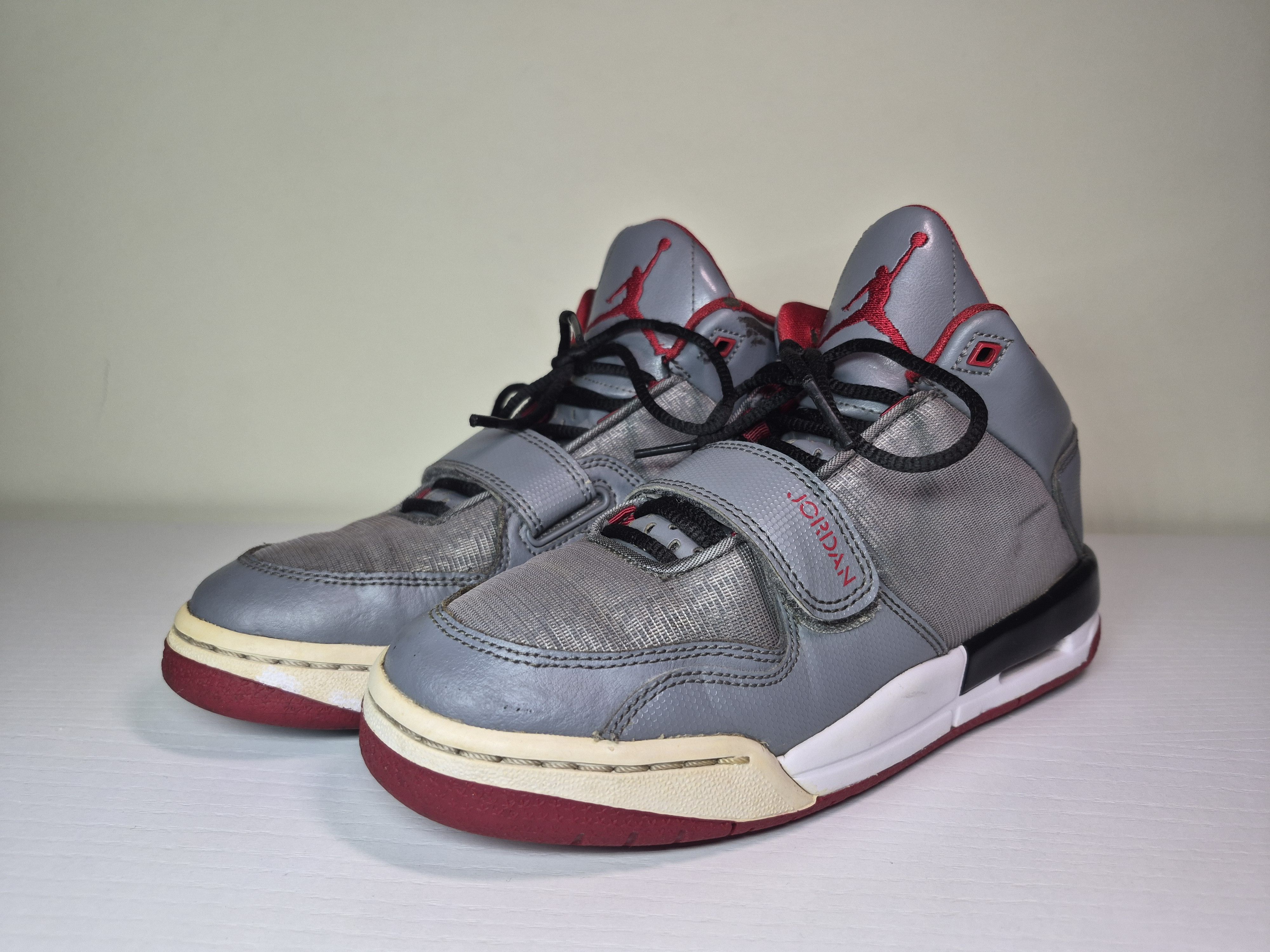 Nike Jordan Flight Club 91 GS Grey Red (2013 Release) Size US 8 / IT 38 - 1 Thumbnail