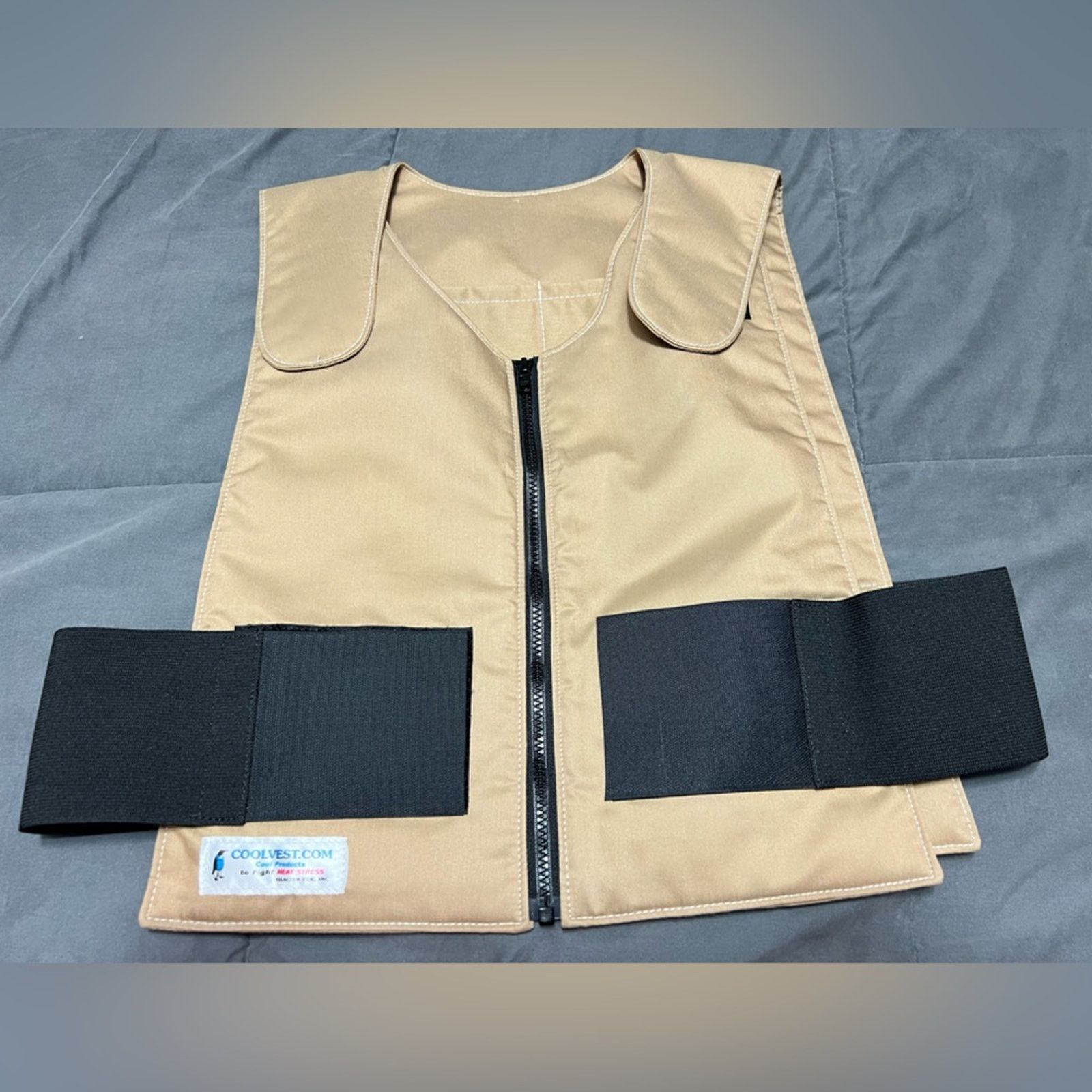 Tek Gear Glacier Tek Cool Vest Adjustable, NWOT NO PACKS INCLUDED Size US L / EU 52-54 / 3 - 2 Thumbnail