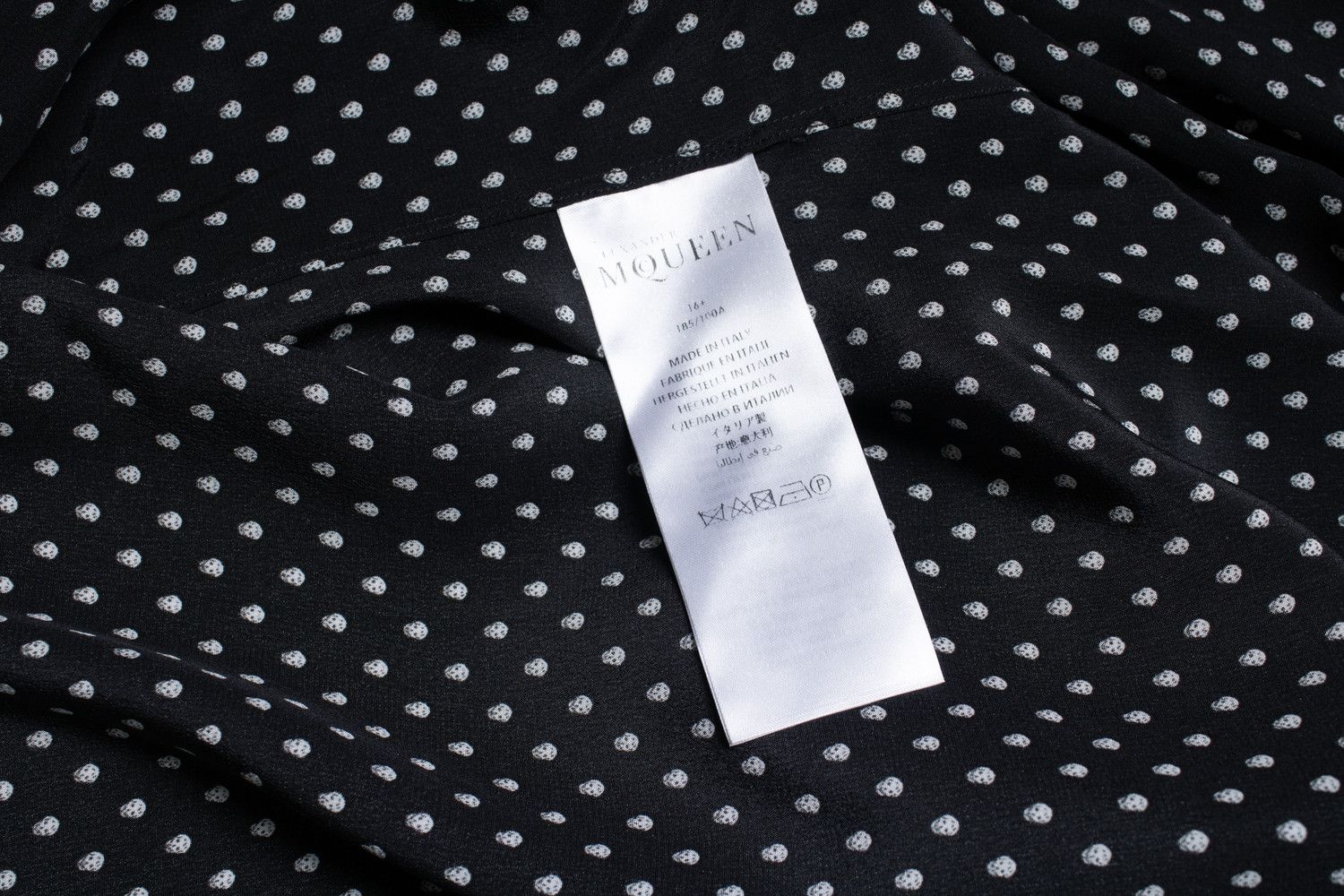 Alexander McQueen Alexander McQueen, Black skull printed silk shirt Size US L / EU 52-54 / 3 - 6 Thumbnail
