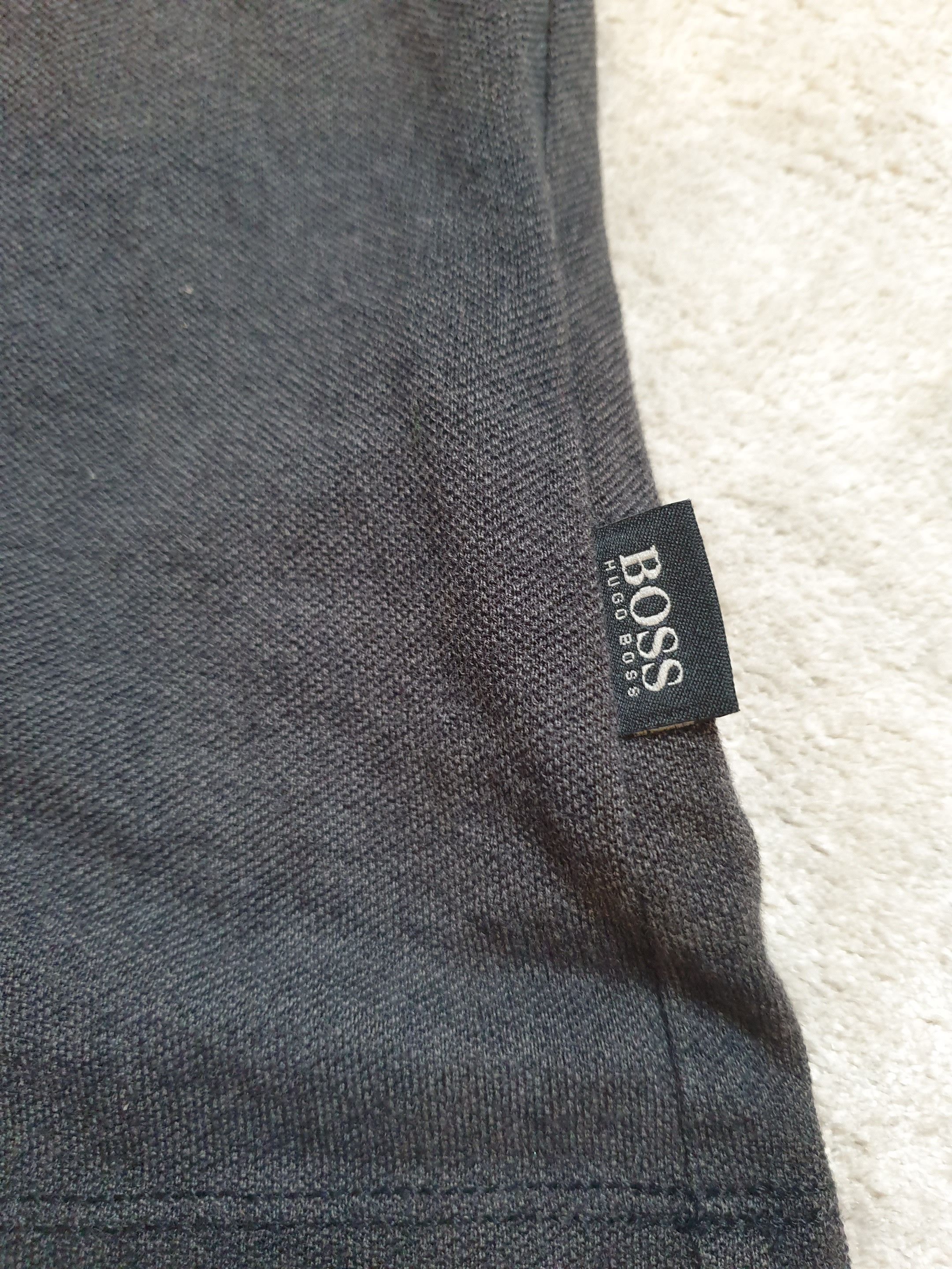 Hugo Boss Longsleeve. Tags on buttons. Size US M / EU 48-50 / 2 - 6 Thumbnail