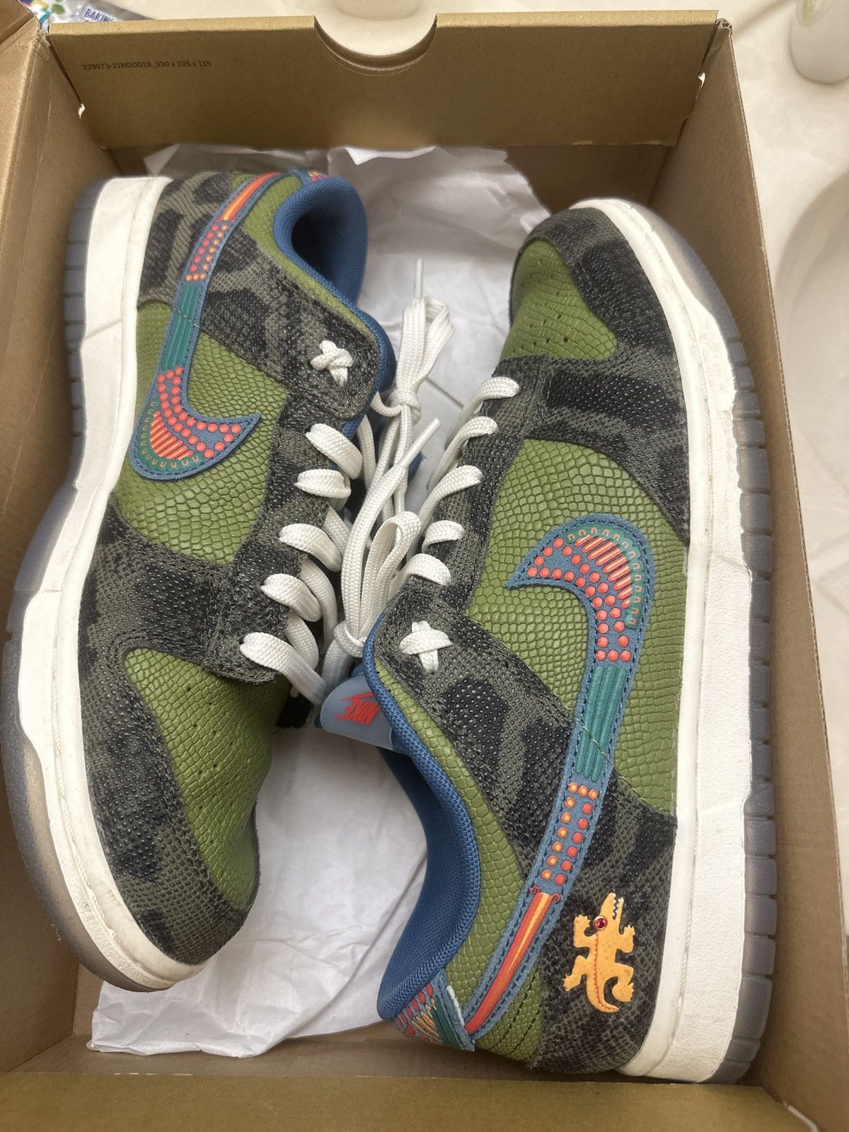 Nike Dunk Low “siempre familia” Size US 9.5 / EU 42-43 - 2 Thumbnail
