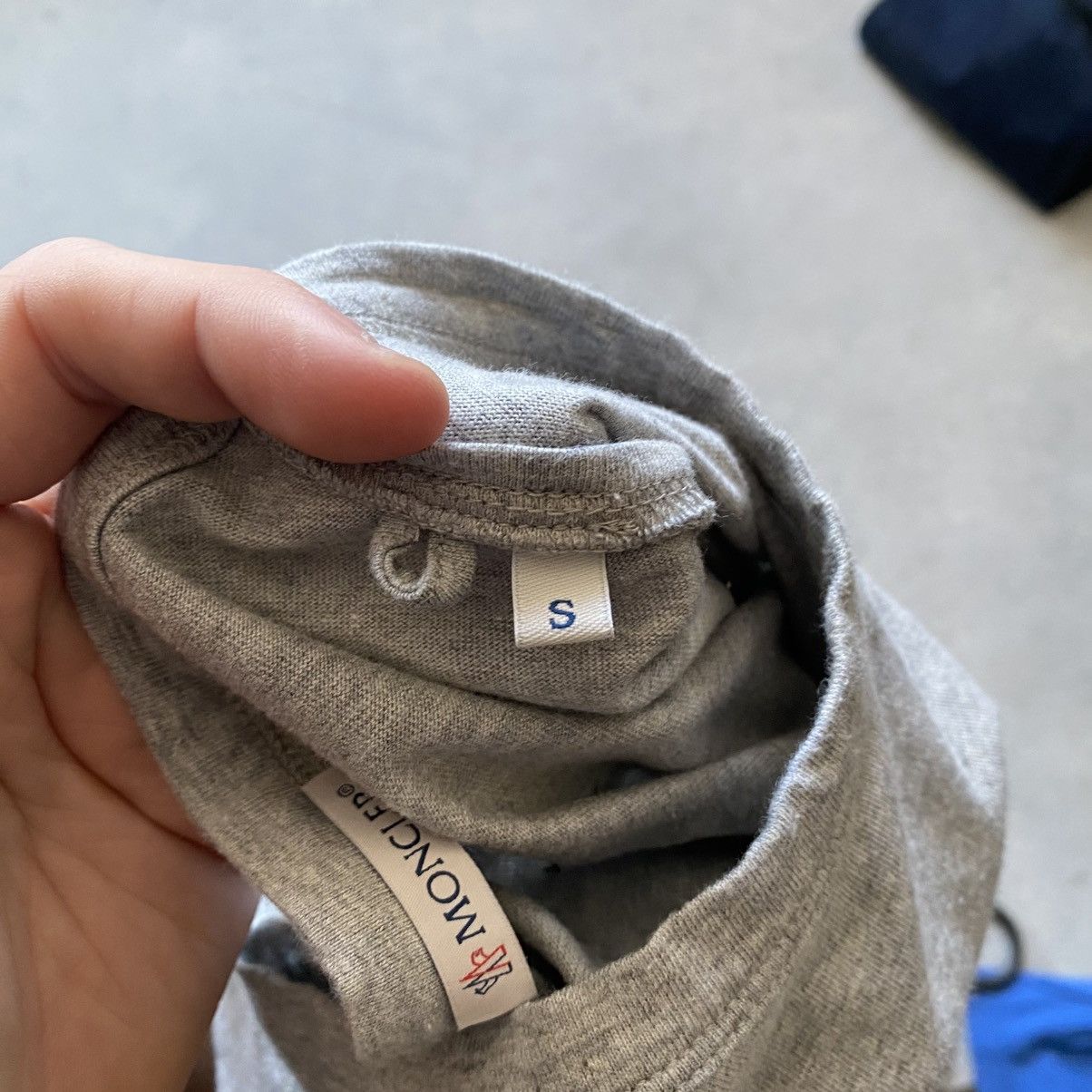 Moncler Moncler t shirt Size US S / EU 44-46 / 1 - 10 Thumbnail