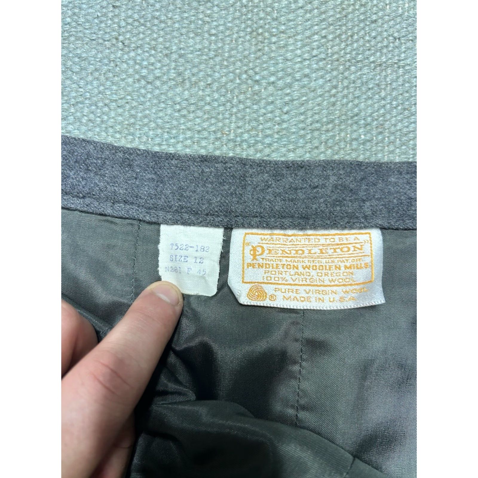 Pendleton VINTAGE Pendleton Skirt Women Wool Gray Lined Midi A USA Size 12 Pencil Narrow Waist 28” Length 28.5” Size 34" / US 12 / IT 48 - 4 Thumbnail