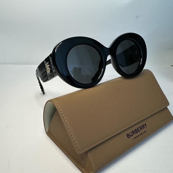 Burberry New - Burberry Women's Sunglasses MARGOT BE4370U 49","descri Size ONE SIZE - 7 Thumbnail