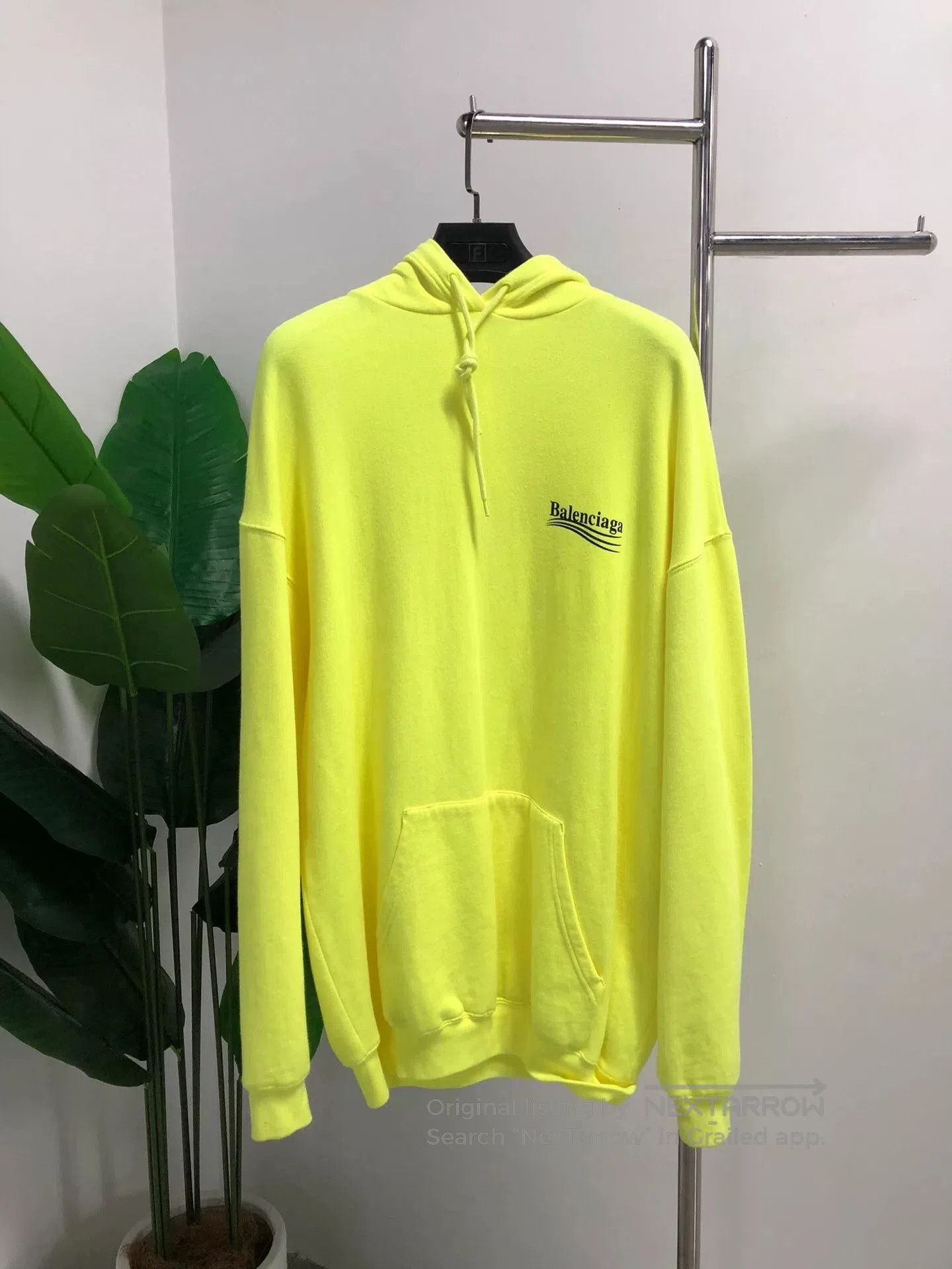 Balenciaga balenciaga neon yellow hoodie with logo. Size US XS / EU 42 / 0 - 1 Thumbnail