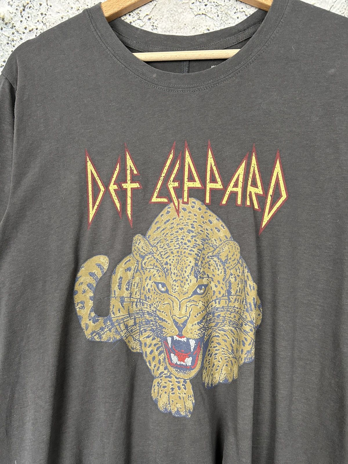 Abercrombie & Fitch Def Leppard Rock Band Tee Graphic Logo Metal Glam Hype Size US L / EU 52-54 / 3 - 3 Thumbnail