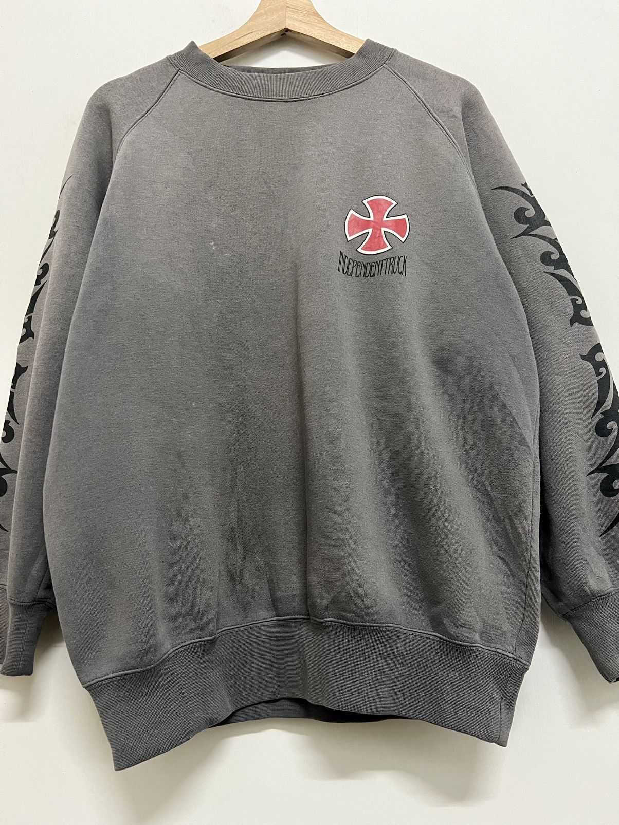 Independent Truck Co. × Santa Cruz Skateboards × Vintage Vintage Y2K Independent Truck Company Sweatshirt Crewneck Size US M / EU 48-50 / 2 - 3 Thumbnail