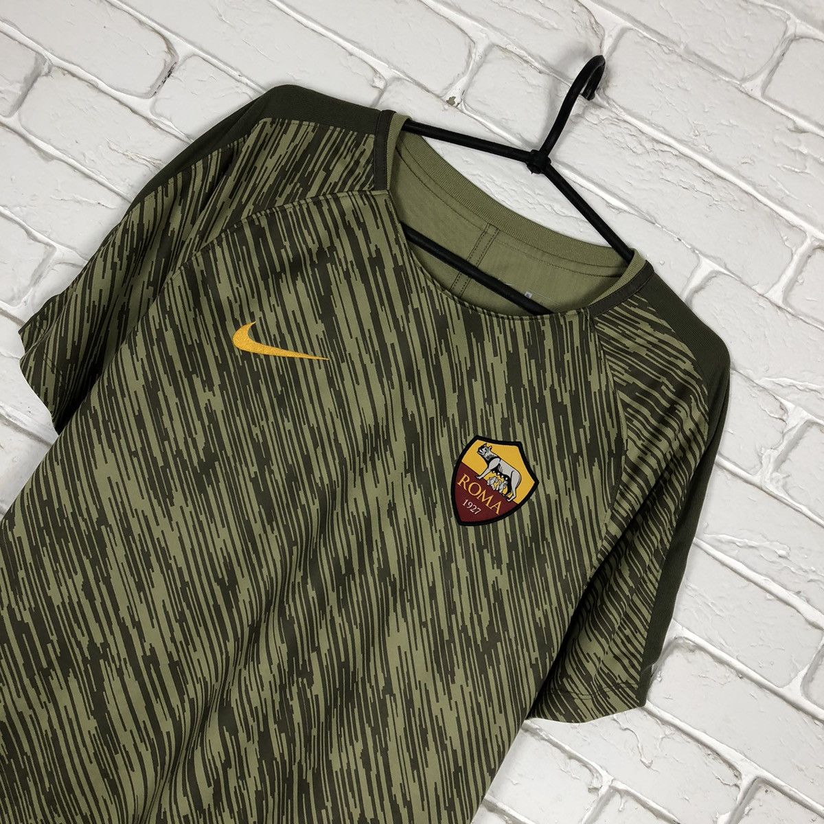Nike AS Roma 2018 training soccer jersey nike Size US XL / EU 56 / 4 - 2 Thumbnail