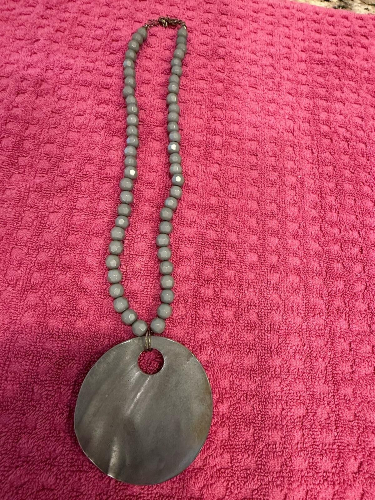 Other Bluish gray pearlescent beaded shell style necklace Size ONE SIZE - 4 Thumbnail