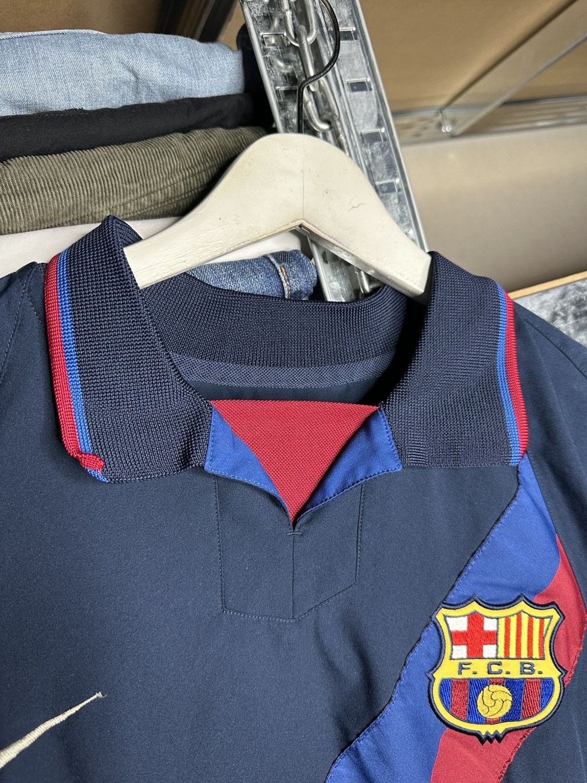 Nike #17 Mendieta Barcelona 2002/03/04 Nike Jersey Football Shirt Size US XL / EU 56 / 4 - 7 Thumbnail