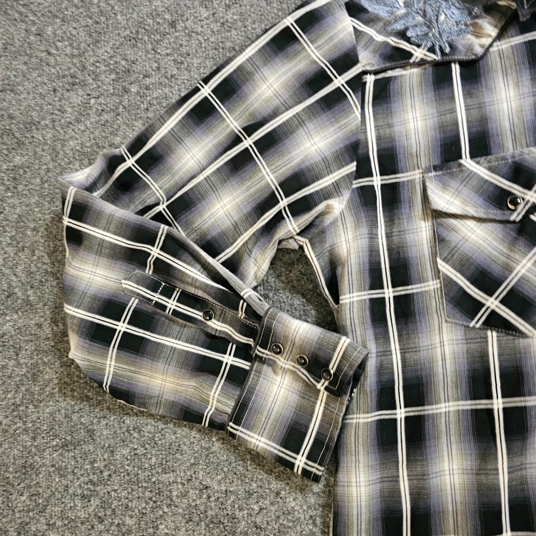Roper Roper Shirt Mens L Black Plaid Gray Floral Embroidery Pearl Snap Western Shirt Size US L / EU 52-54 / 3 - 6 Thumbnail