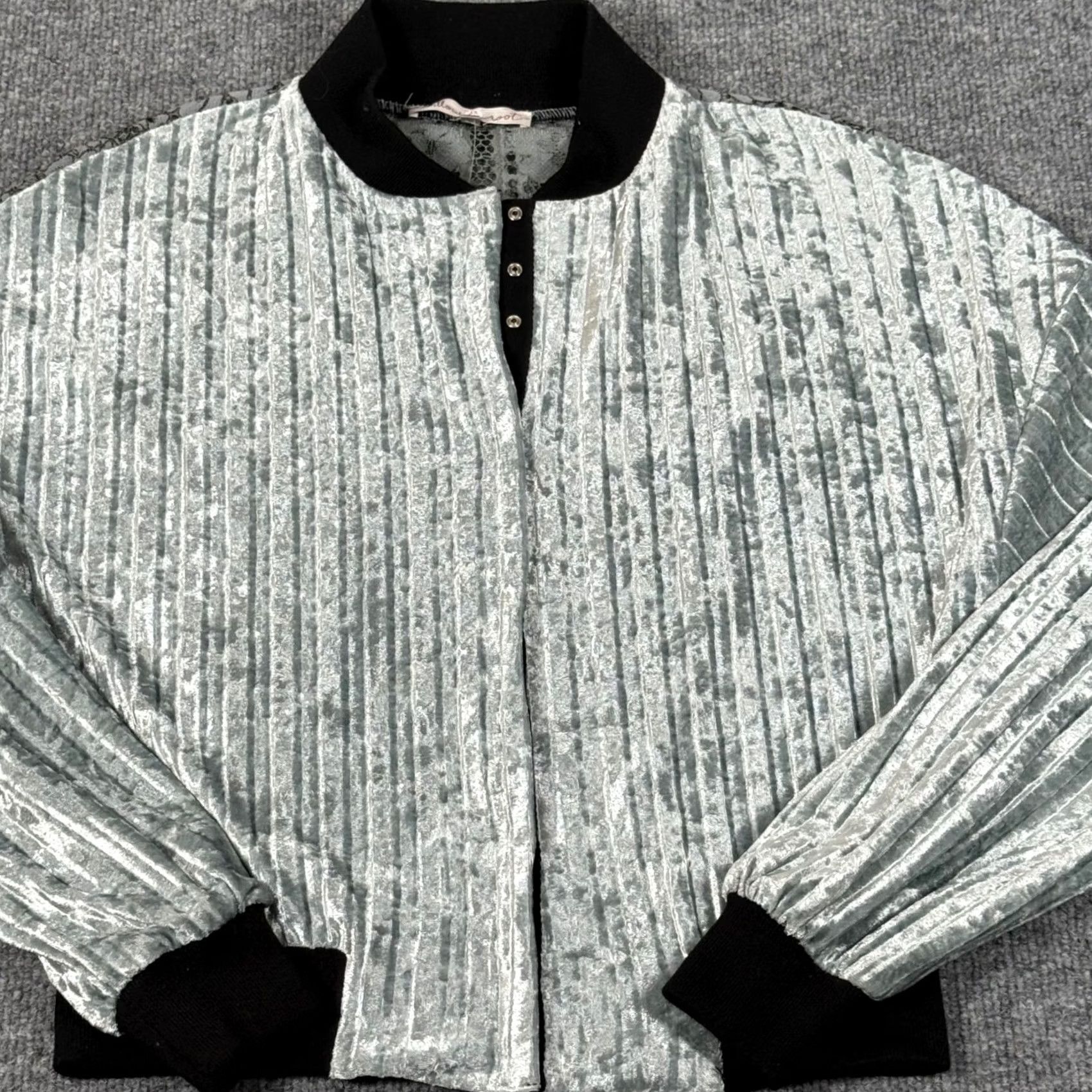 Vintage VINTAGE Buckle Willow & Root Gray Floral Cropped Bomber Jacket Snap NWT XS Womens Size XS / US 0-2 / IT 36-38 - 2 Thumbnail
