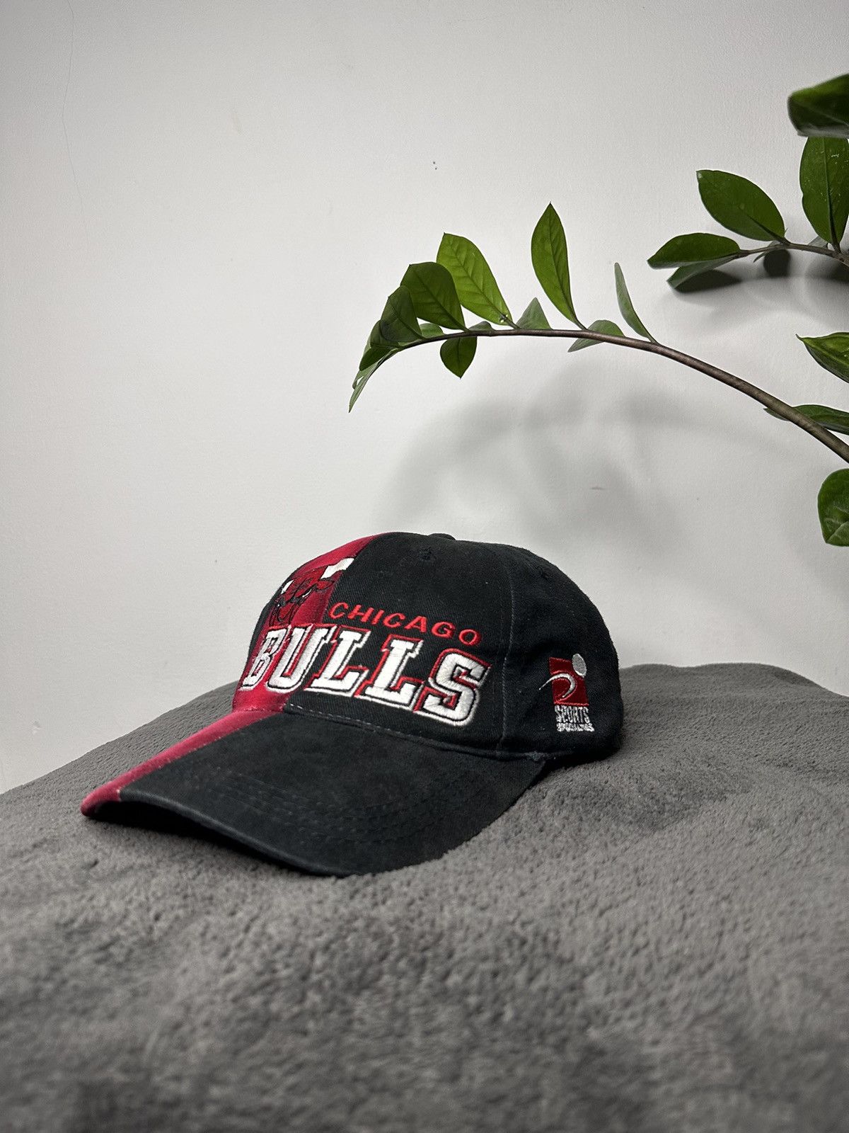 NBA × Sports Specialties NBA Chicago Bulls Vintage Cap Size ONE SIZE - 2 Thumbnail