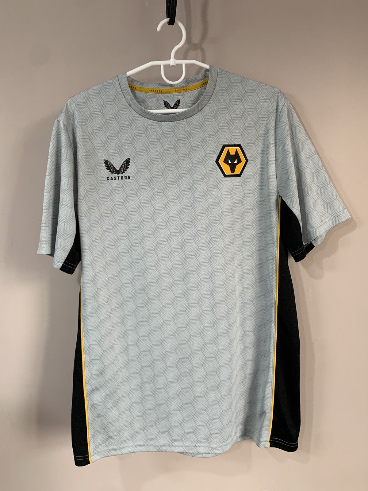 Other Wolverhampton Training Football Shirt Castore Soccer Jersey Size US L / EU 52-54 / 3 - 1 Thumbnail