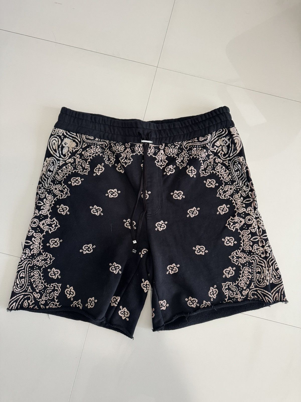 Amiri AMIRI BANDANA BLEACH BLACK BEACH SHORTS SIZE XL $990 Size US 36 / EU 52 - 3 Thumbnail