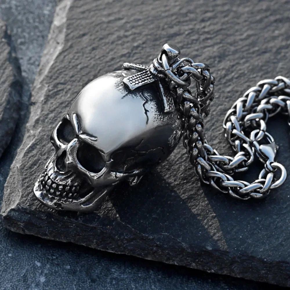 Vintage Retro Silver Goth Skull Necklace Size ONE SIZE - 1 Thumbnail