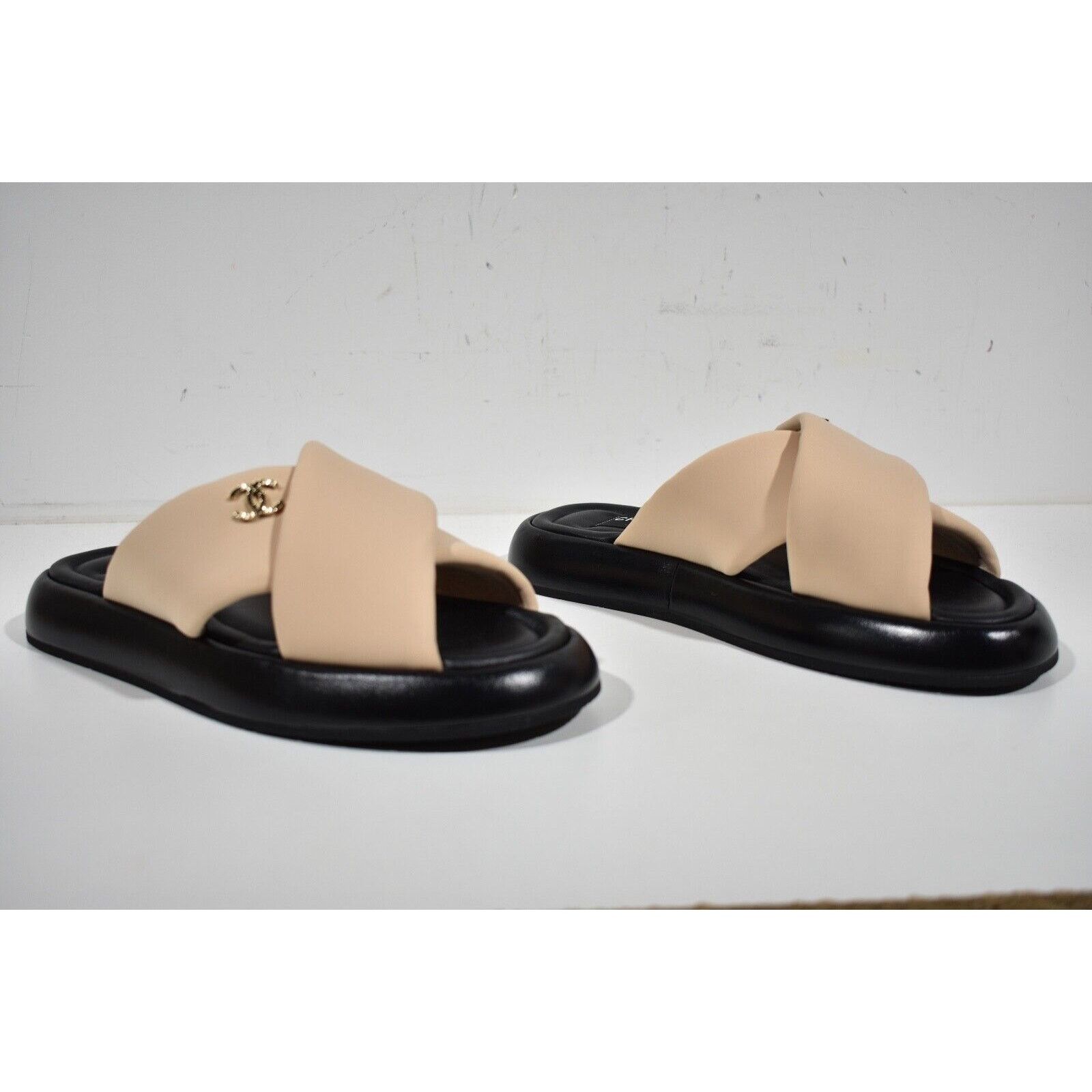 Chanel Chanel Beige Black Fabric Criss Cross Puffy CC Logo Slide Size US 11 / IT 41 - 3 Thumbnail