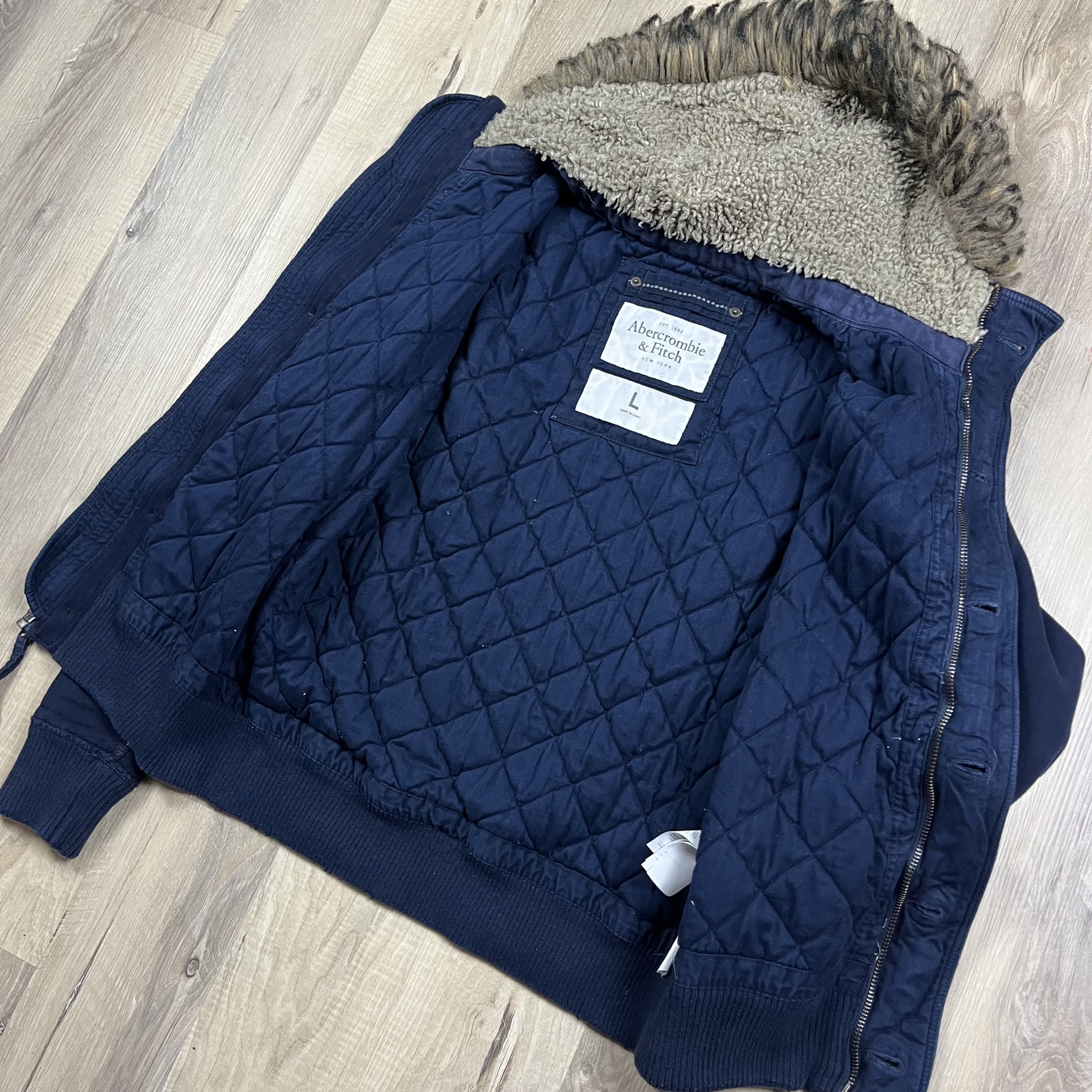 Abercrombie & Fitch Y2K Abercrombie & Fitch Full Zip Hoodie Button Faux Fur Size US L / EU 52-54 / 3 - 5 Thumbnail