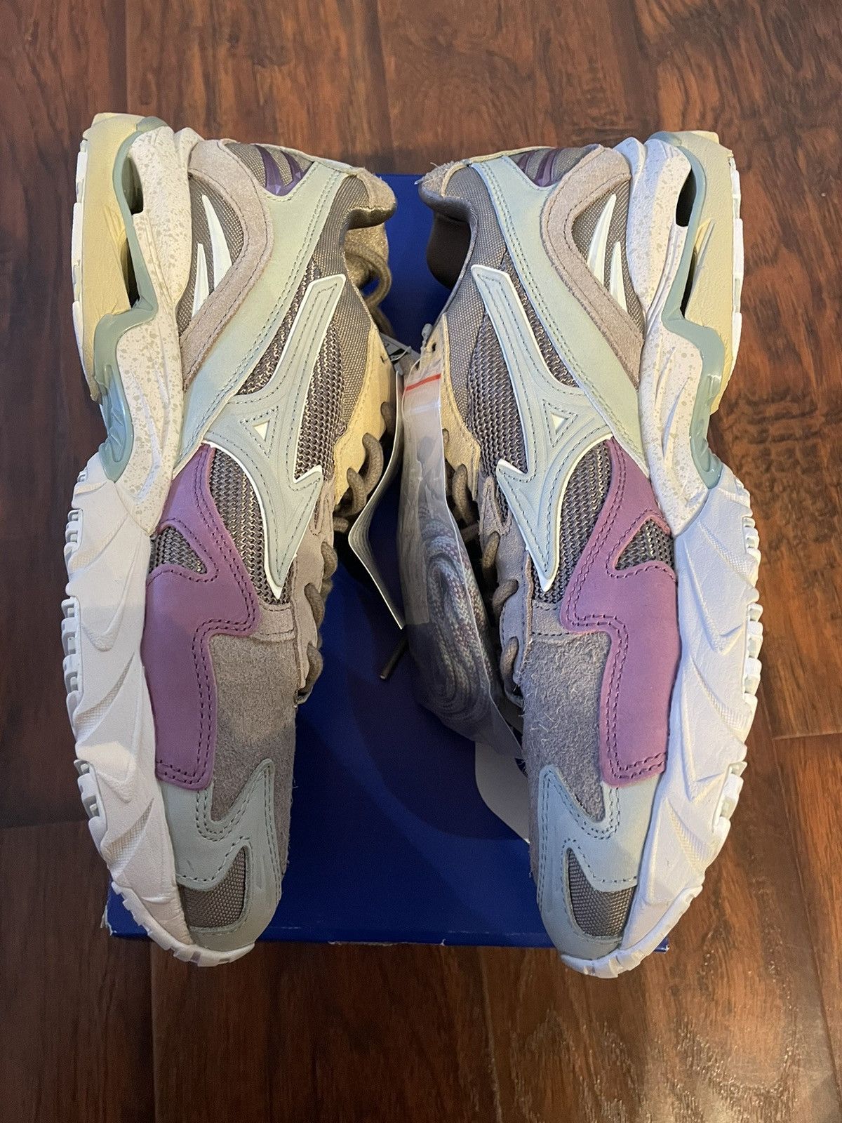 Footpatrol × Mizuno Mizuno Wave Rider 10 Footpatrol Grey Rust Size US 9 / EU 42 - 5 Thumbnail