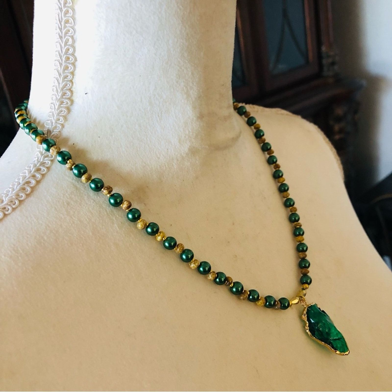 Handmade Handcrafted repurpose dyed glass arrowhead Pearl necklace Size ONE SIZE - 3 Thumbnail