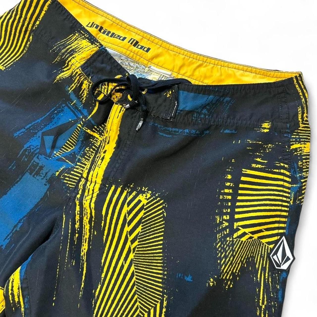 Volcom Vintage Volcom Board Shorts Size 34 Size US 34 / EU 50 - 2 Thumbnail