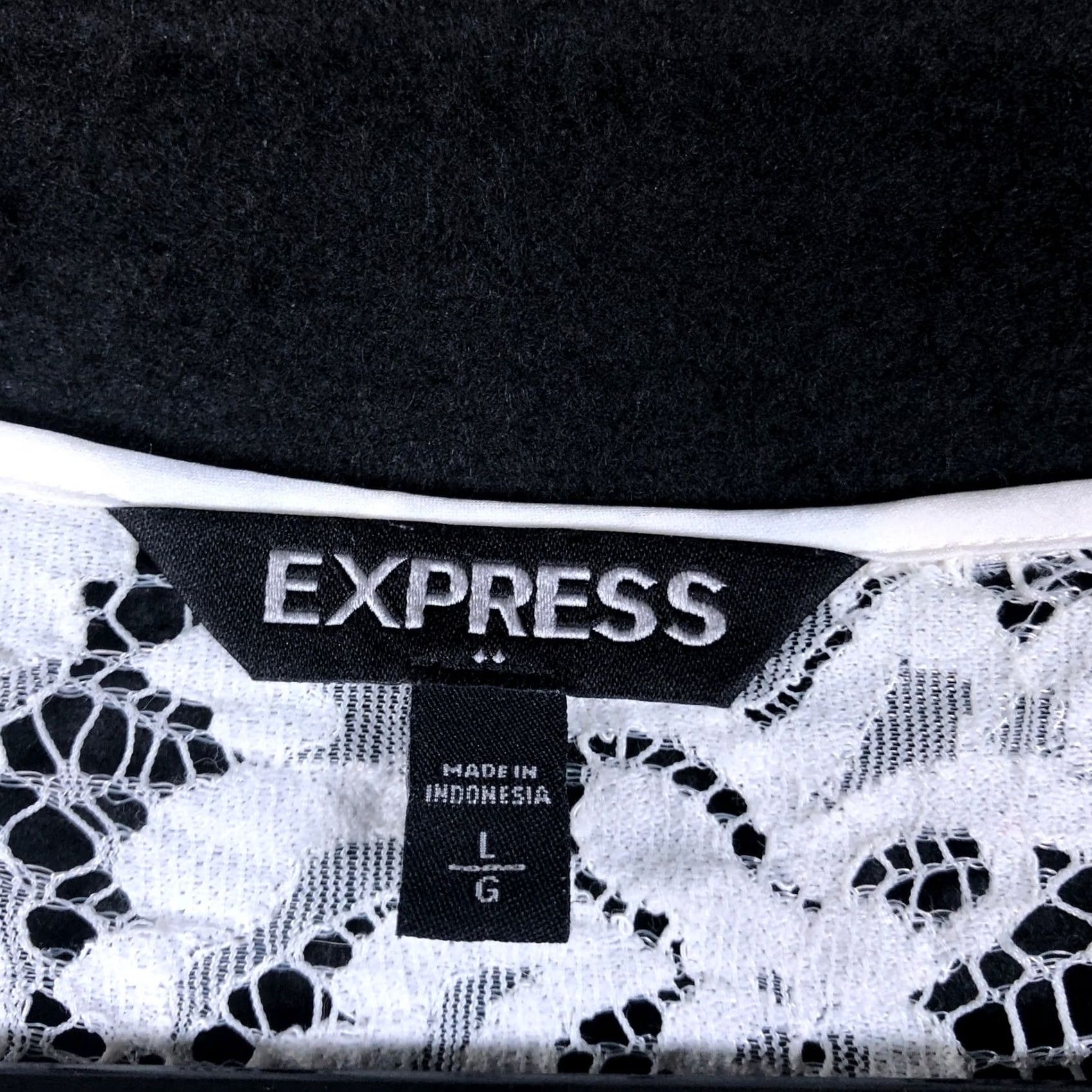 Express Express Blouse White Lace V-Neck Cap Short Sleeve Large Womens Regular Fit Size L / US 10 / IT 46 - 6 Thumbnail