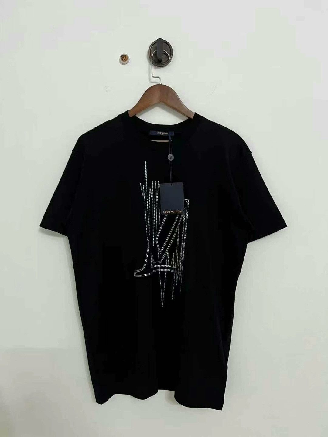 Louis Vuitton louis vuitton black logo short sleeve shirt Size US M / EU 48-50 / 2 - 1 Thumbnail