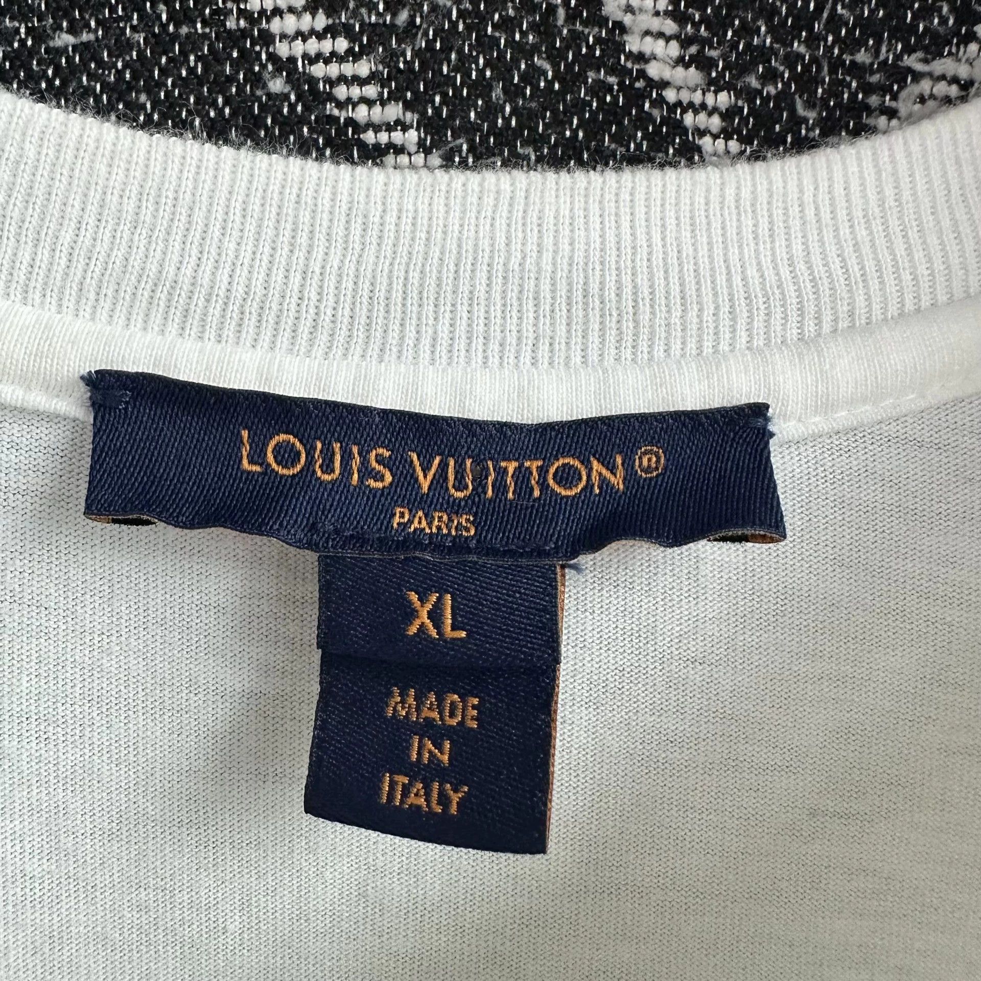 Louis Vuitton LOUIS VUITTON women's white XL chain-embellished printed Size XL / US 12-14 / IT 48-50 - 4 Thumbnail