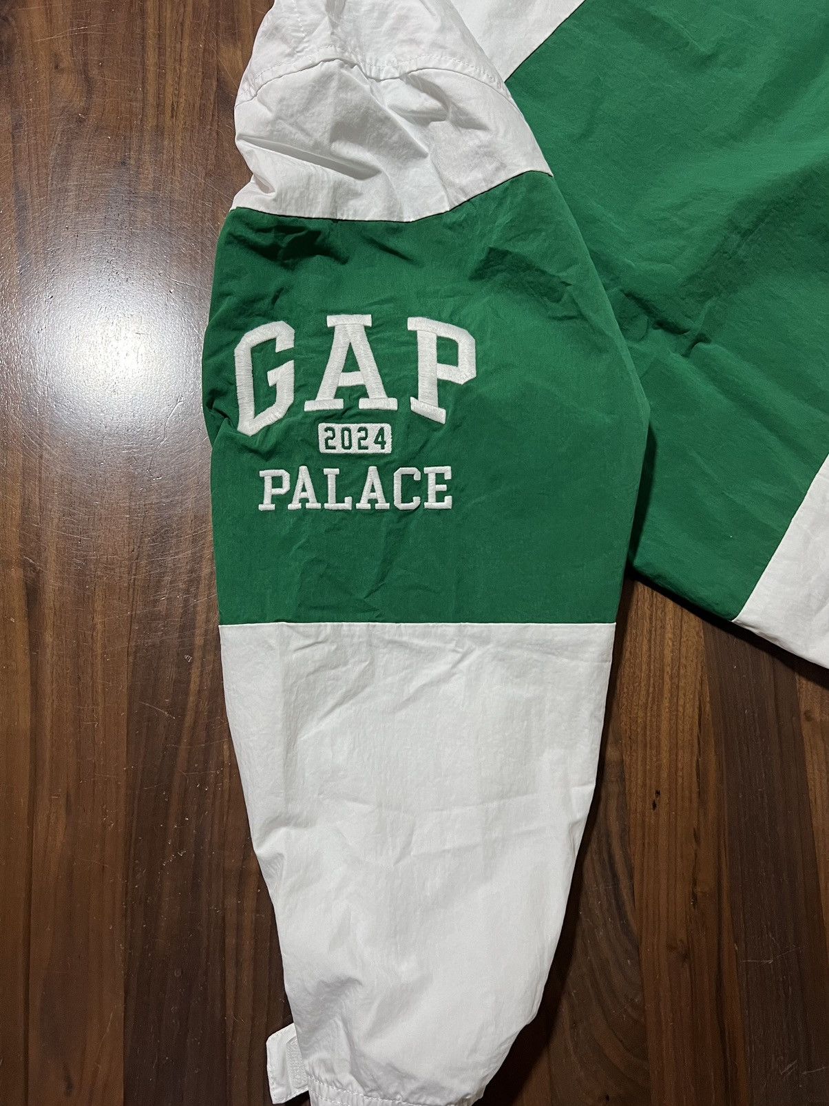Gap Palace Gap Windbreaker in Bright White (& Green) Size Large 