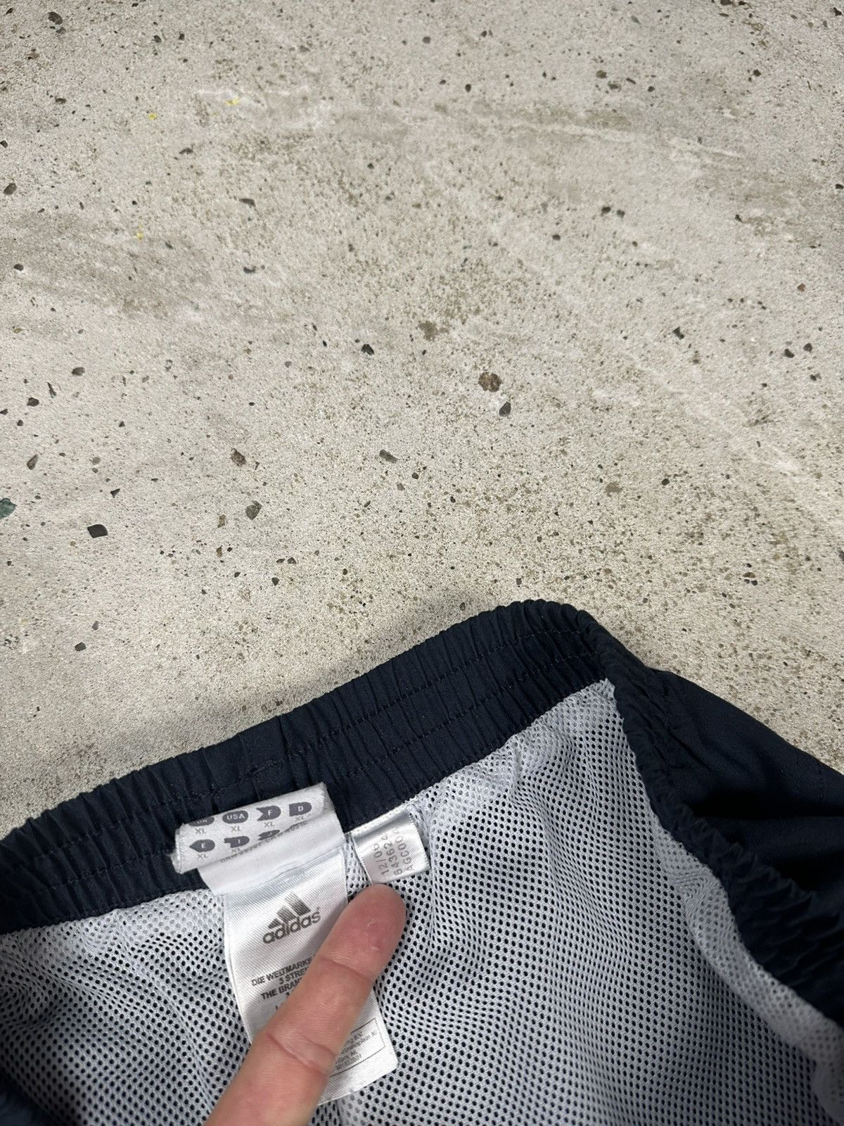 Adidas Vintage Y2K Adidas Baggy Navy Track Pants Loose Size US 36 / EU 52 - 10 Thumbnail