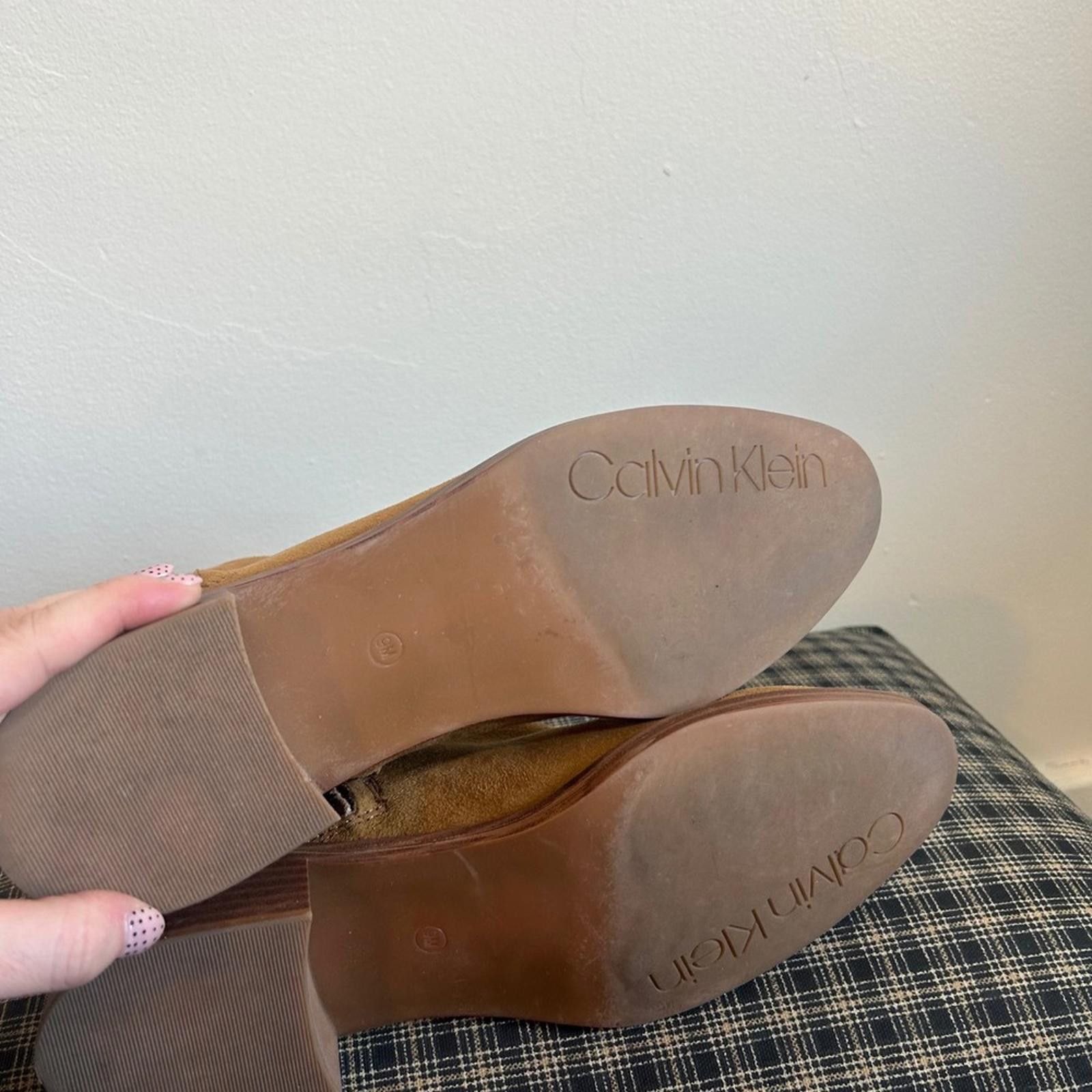 Calvin Klein NWOT Calvin Klein WomenTan Suede Side Zip Ankle Boots Size 9 Size US 9 / IT 39 - 5 Thumbnail