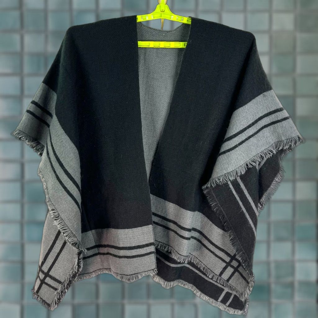 Vintage Geometric Black Cat Poncho Shrug Women Large Gray Acrylic Wool Blend Fringed 80s Size ONE SIZE - 1 Thumbnail