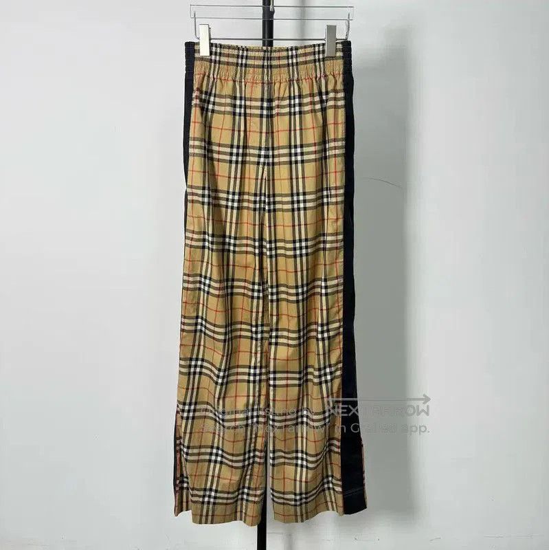 Burberry Color Blocked Cotton Casual Pants.