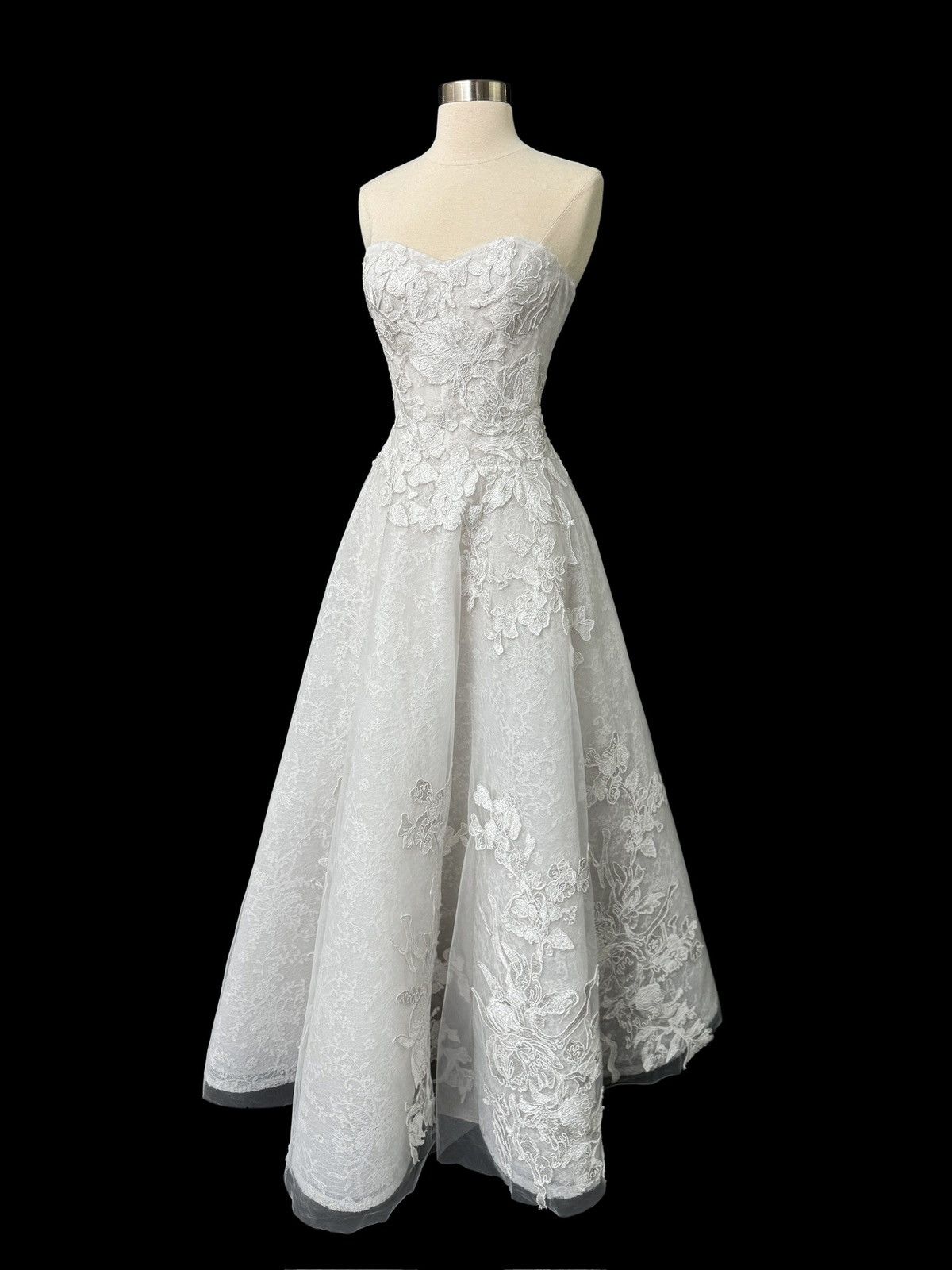 Other Preloved US 4 Anna Augusta Embroidery lace Bridal Gown Size S / US 4 / IT 40 - 1 Thumbnail