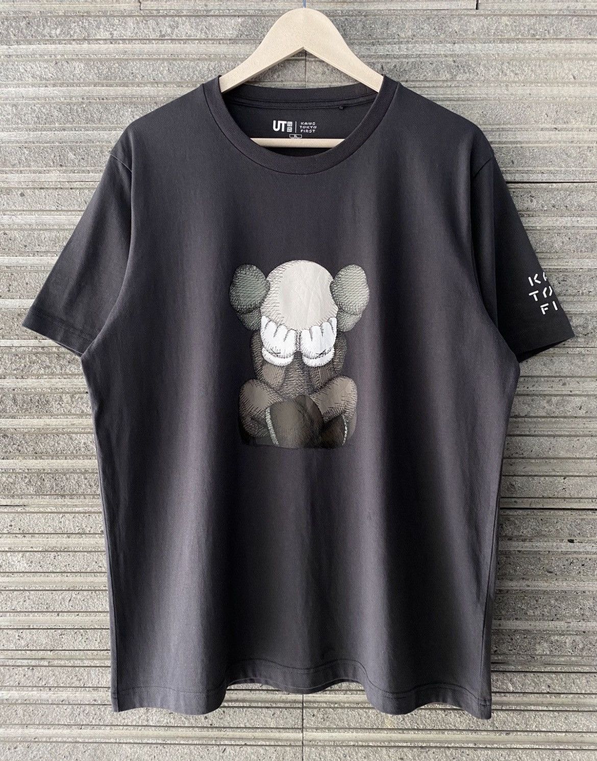 Kaws × Uniqlo Uniqlo kaws tokyo first Size US XL / EU 56 / 4 - 1 Thumbnail