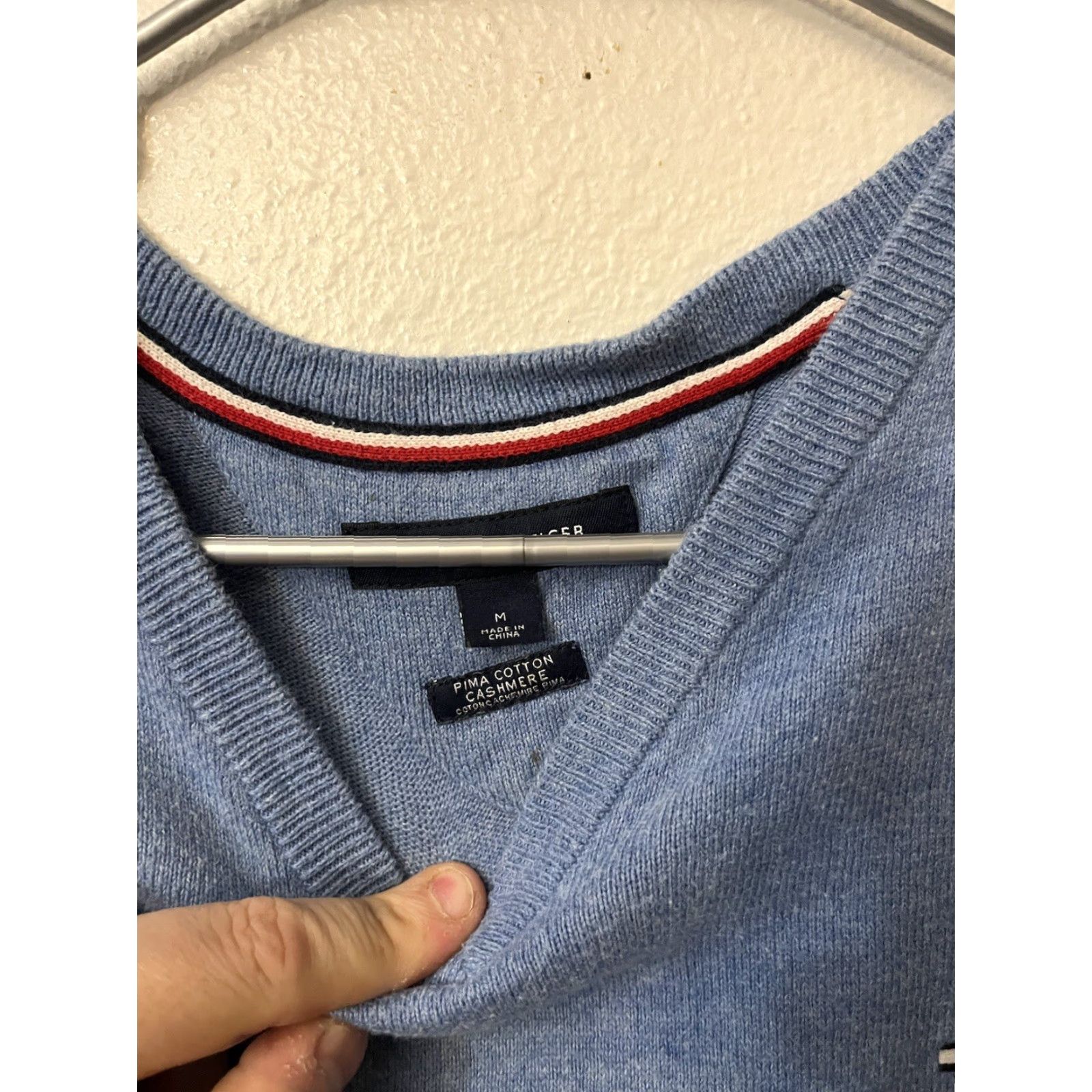 Tommy Hilfiger Tommy Hilfiger Men's V-Neck Sweater Light Blue Pima Cotton Cashmere Blend Size M Size US M / EU 48-50 / 2 - 3 Thumbnail