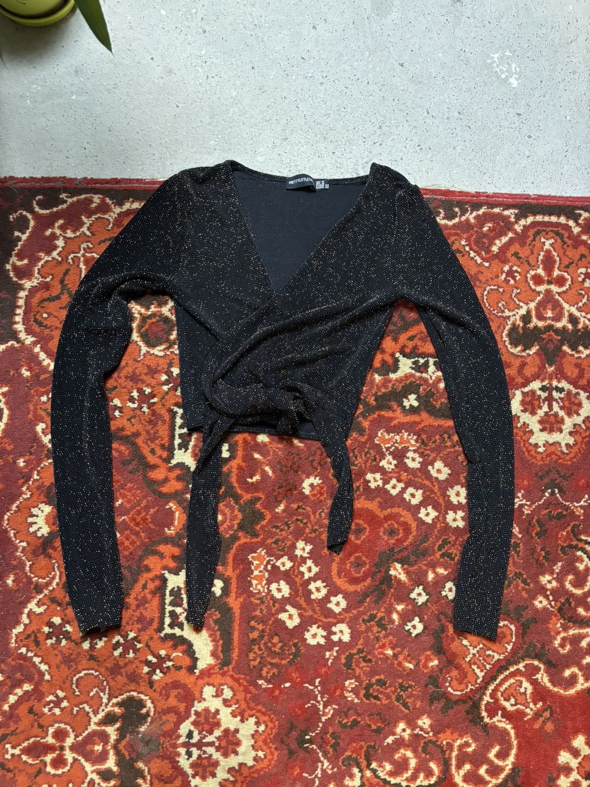 Designer × Japanese Brand × PrettyLittleThing pretty little thing gold Glitter Long Sleeve Tie Crop Top Size XXS / US 00 / IT 34 - 3 Thumbnail