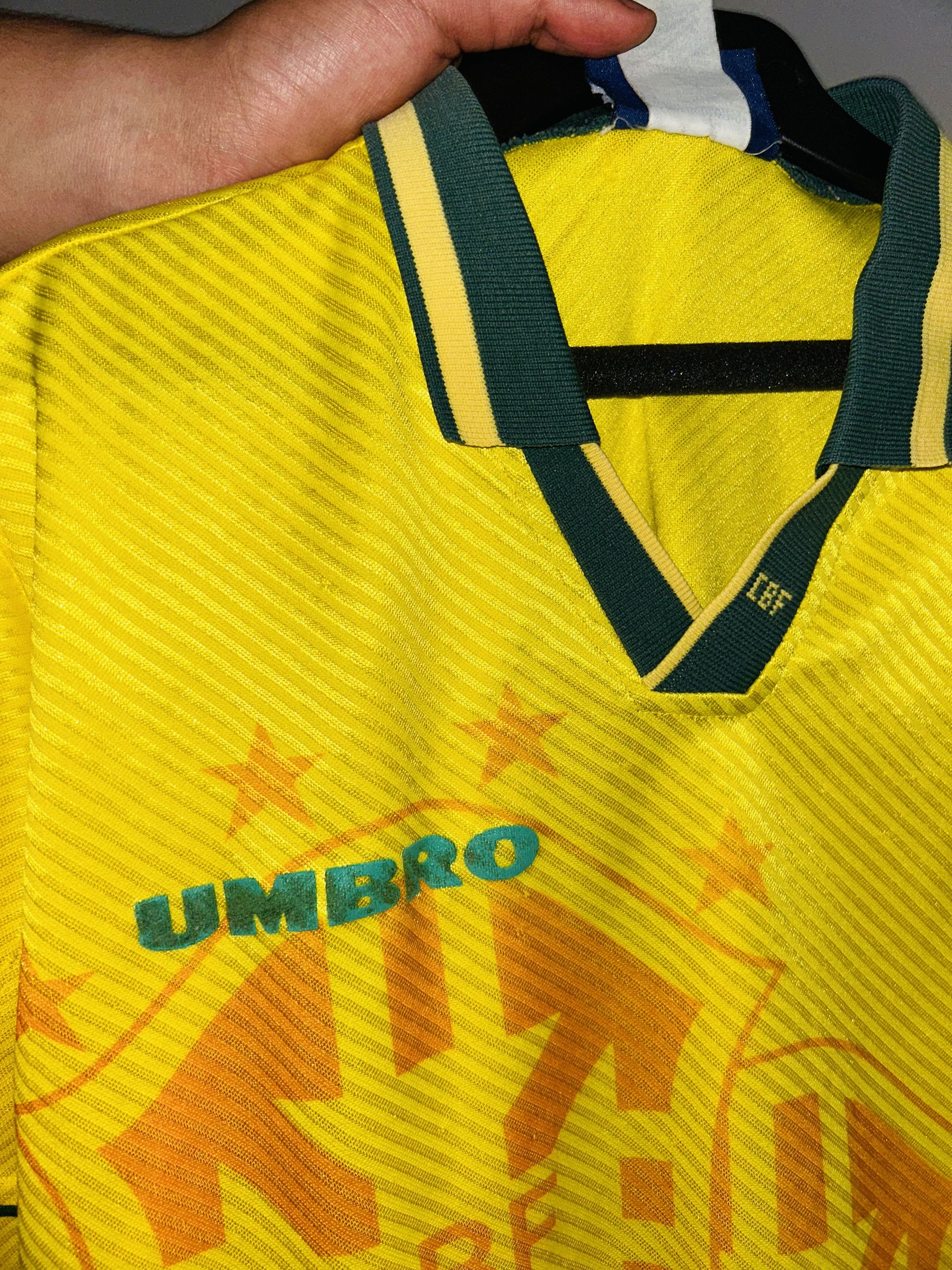 Umbro Brazil 1994 Home jersey Size US L / EU 52-54 / 3 - 5 Thumbnail