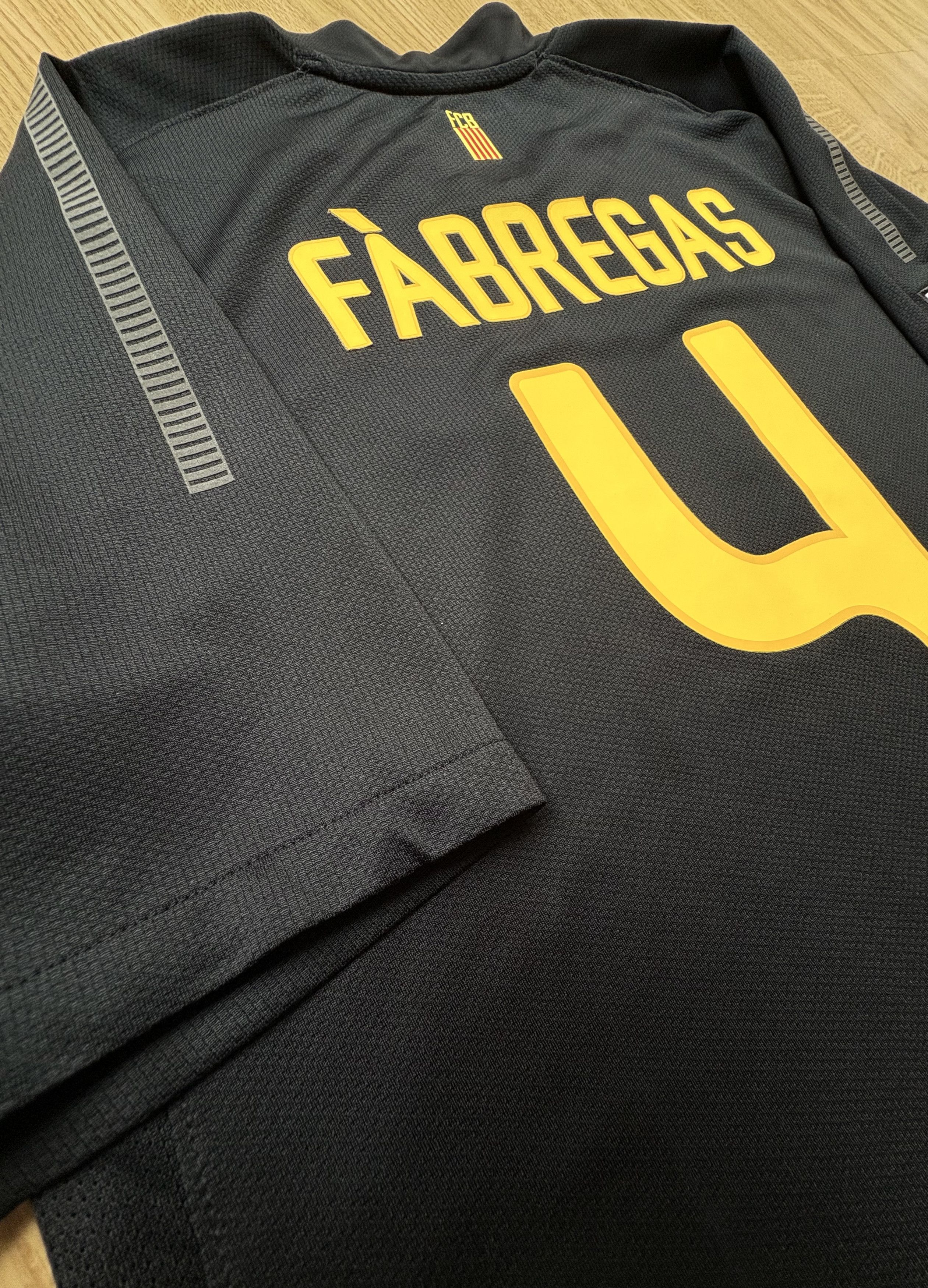Nike FC Barcelona 2011/12 Away Jersey – Fàbregas #4 – Size L Size US L / EU 52-54 / 3 - 12 Thumbnail