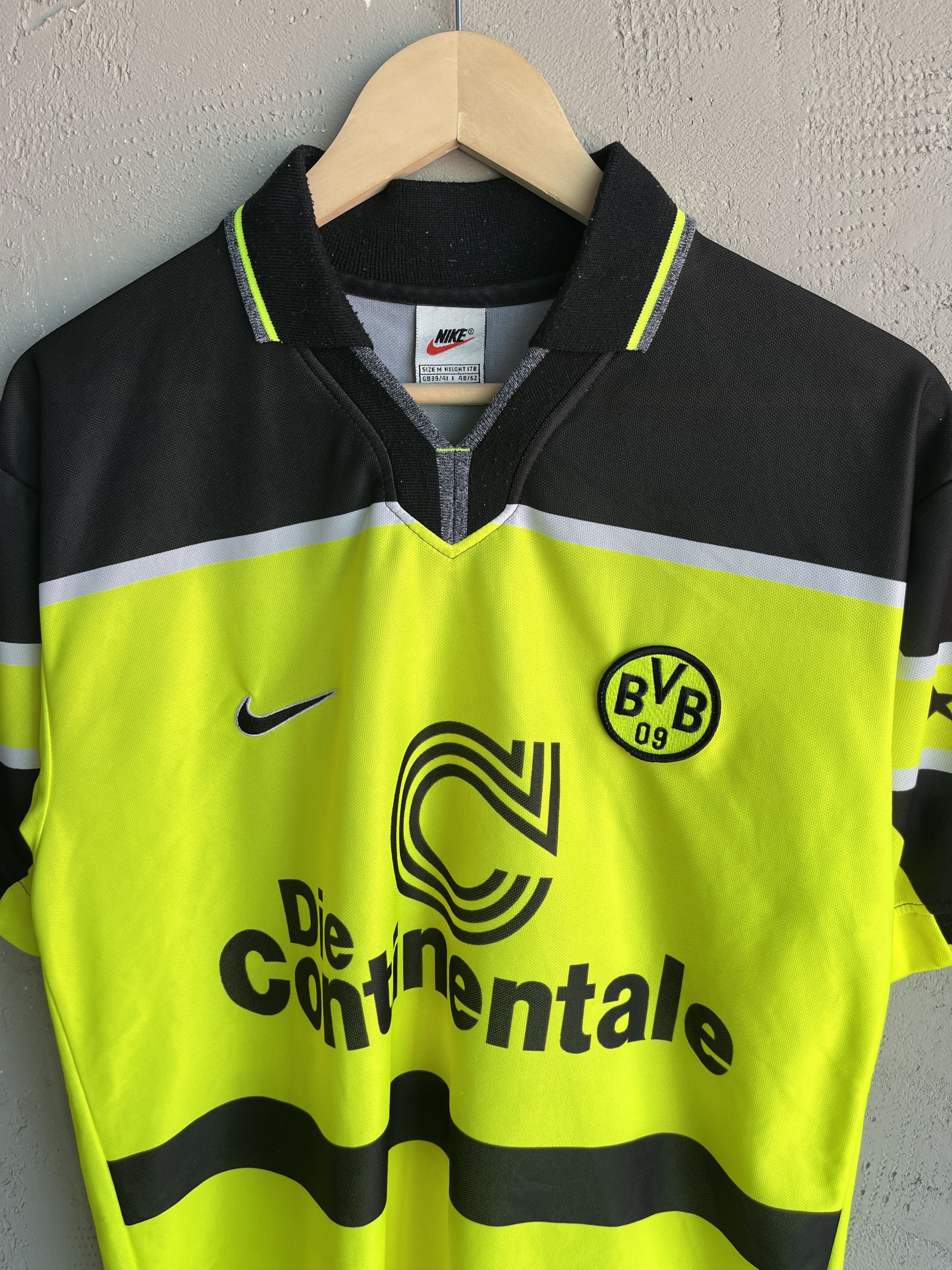 Nike VINTAGE NIKE BORUSSIA DORTMUND 1997/98 HOME CUP JERSEY Size US M / EU 48-50 / 2 - 2 Thumbnail