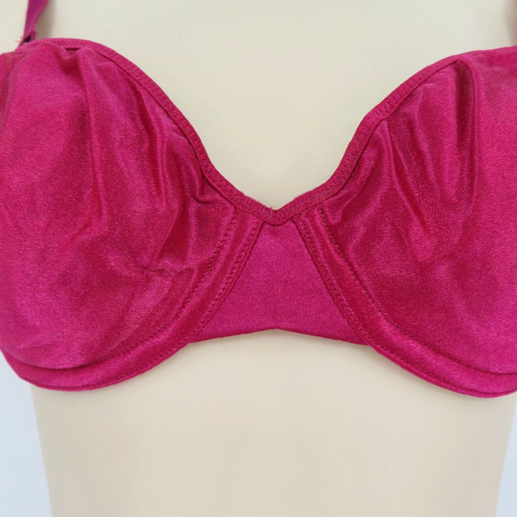 Vintage VINTAGE Vassarette Bra 36B Red Virtue 75256 Underwire T-Shirt No Padding NWT Womens Girls Ladies Mens Size ONE SIZE - 3 Thumbnail