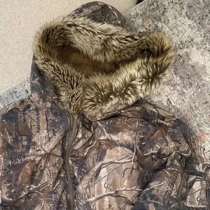 Japanese Brand × Vintage Camouflage Zipper Plush Hoodie Jacket Size US M / EU 48-50 / 2 - 3 Thumbnail