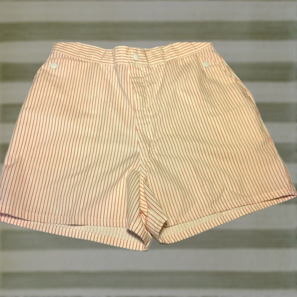 Vintage VINTAGE Shorts Women Size 11 White Red Striped Snap Pockets Bermuda School Nautical 1960s Hong Kong Women Size 32" / US 10 / IT 46 - 1 Thumbnail