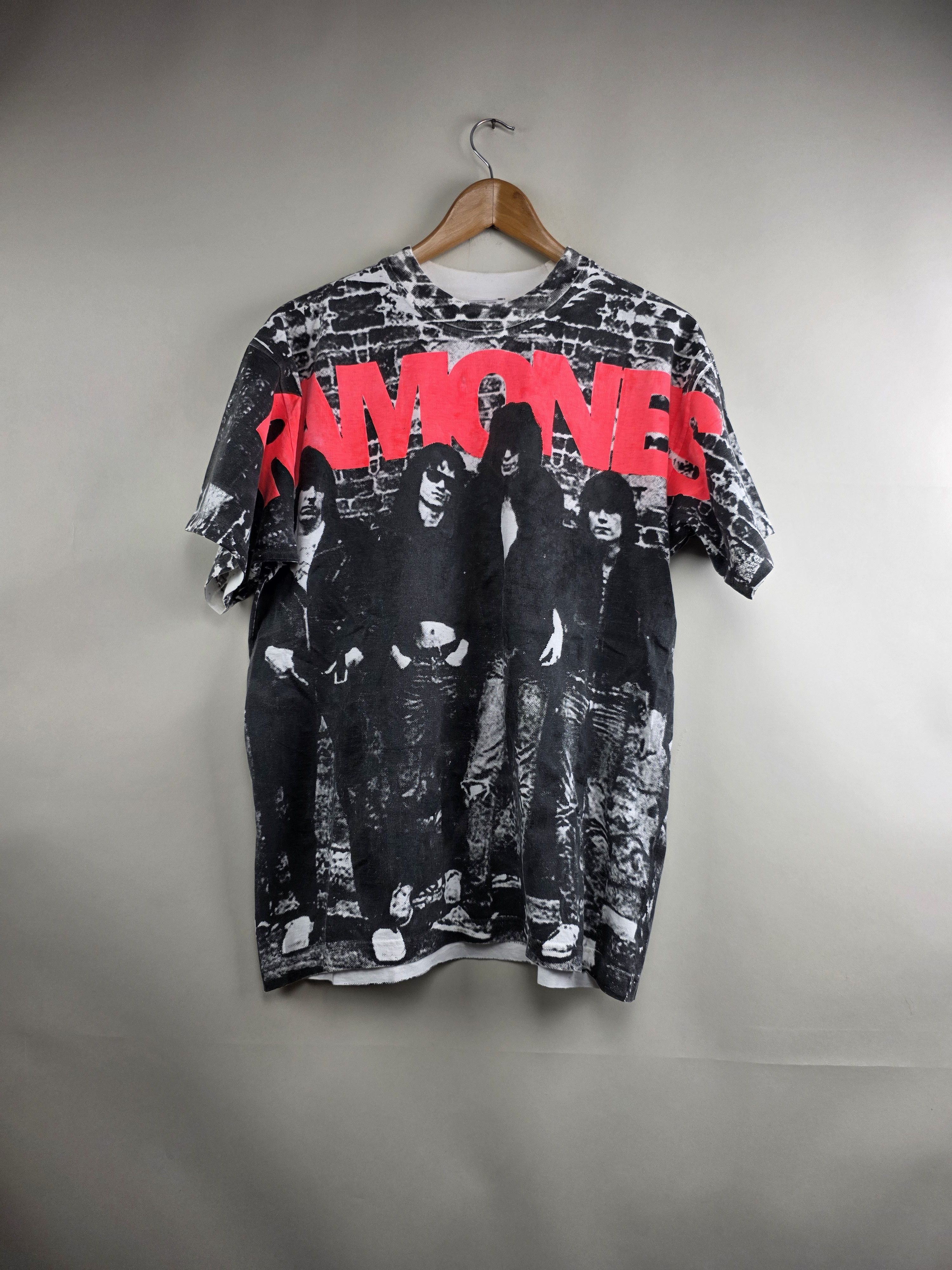Band Tees × Vintage 90s The Ramones All over print L 21" 28.5" Size US L / EU 52-54 / 3 - 2 Thumbnail